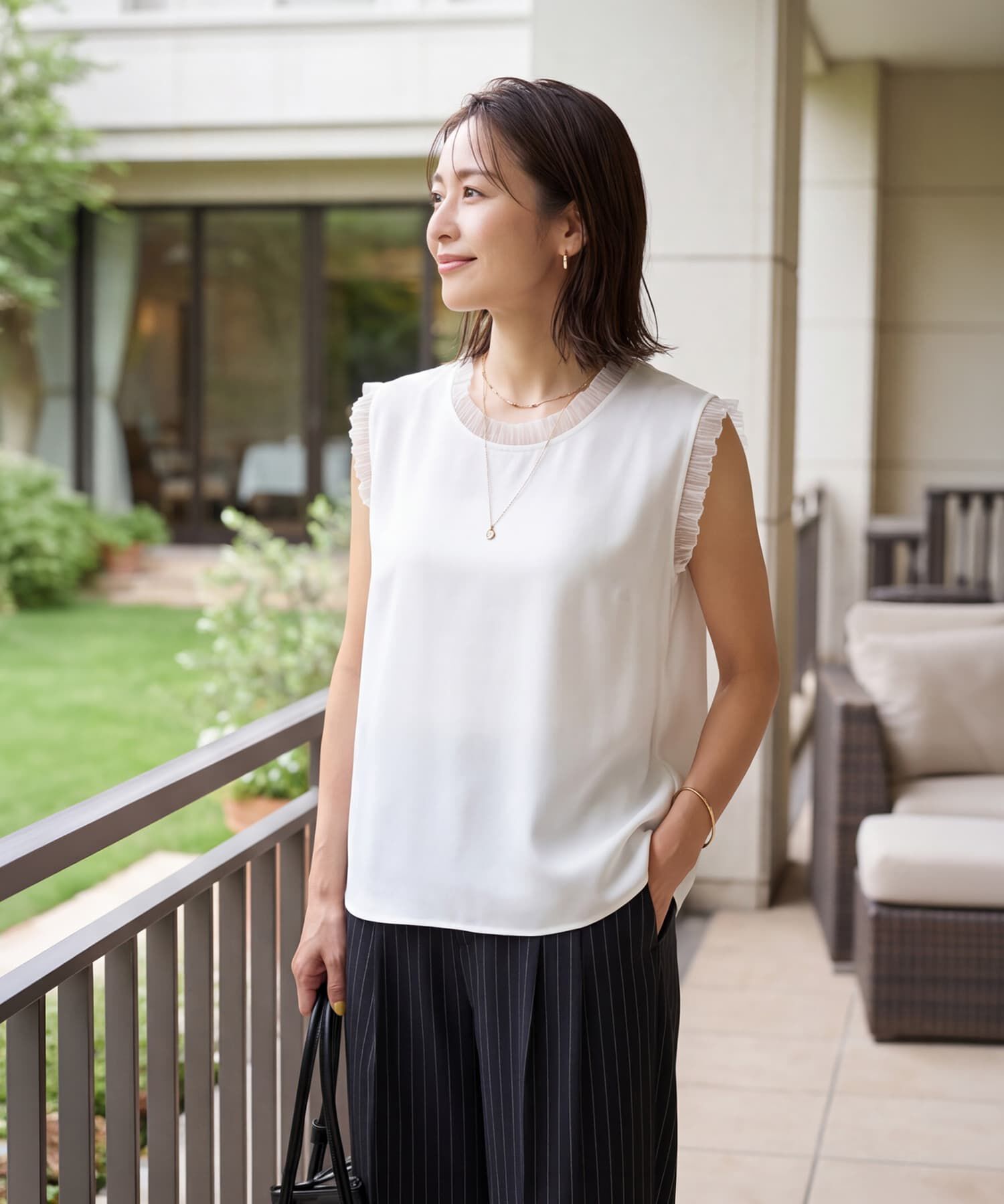 STYLE DELI「【LUXE】チュールトリミングなめらかノースリブラウス」|シャツ・ブラウス|ホワイト
