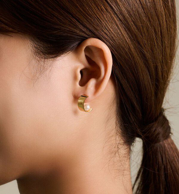 TOMORROWLAND GOODS「【別注】januka ハーフフープ パールピアス」|ピアス|