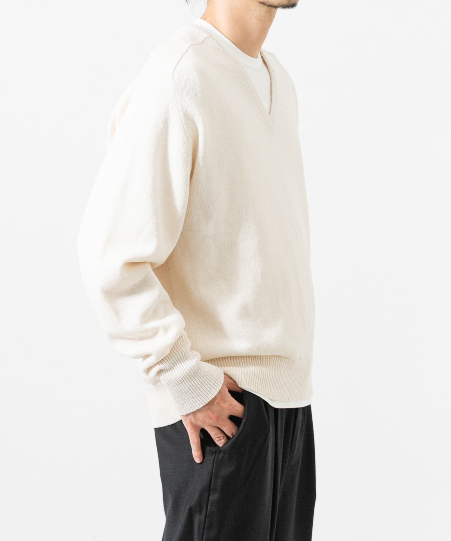 URBAN RESEARCH「new basic　WASHI WOOL V-NECK KNIT」|ニット・セーター|