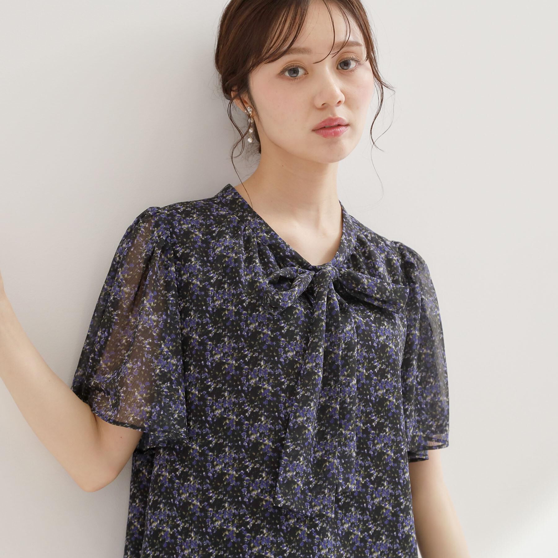 Couture broach「【洗える】リボンボウタイ 小花柄ブラウス」|シャツ・ブラウス|ネイビー(194)