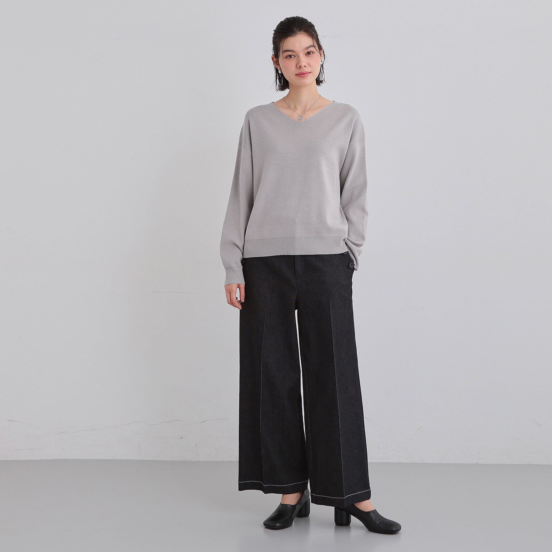 THE SHOP TK「【すっきりシルエットが叶う】大人のためのVネックニット/毛玉になりにくい/静電気防止/洗濯機OK」|ニット・セーター|