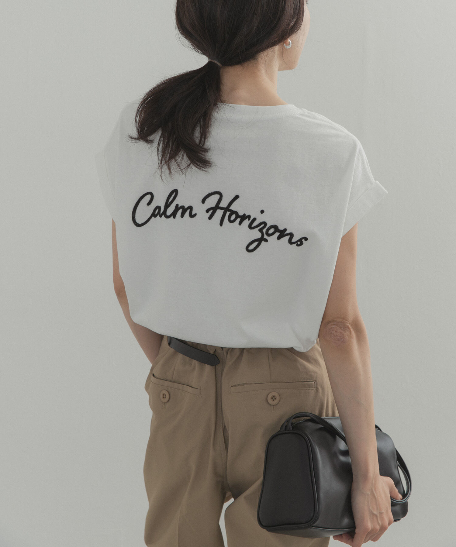 URBAN RESEARCH DOORS「刺繍ロゴTシャツ」|Tシャツ・カットソー|オフホワイト