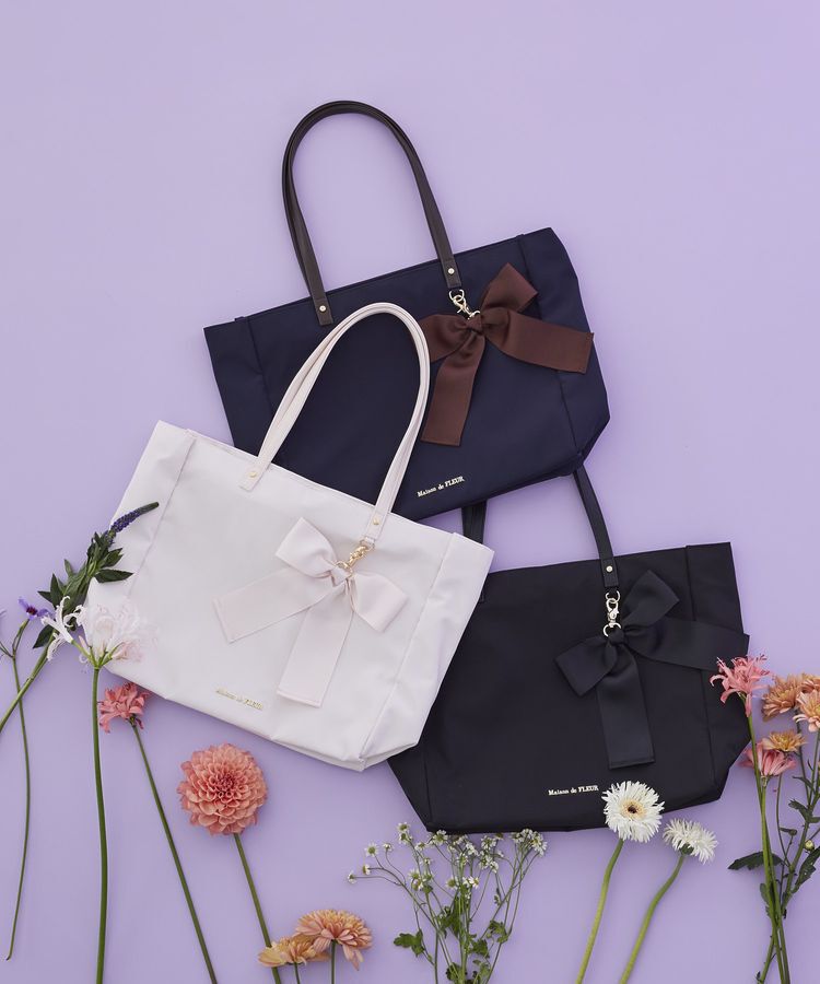 Maison de FLEUR「【機能性バッグ/A4対応】リボンチャーム付き3ルームトートバッグ」|トートバッグ|