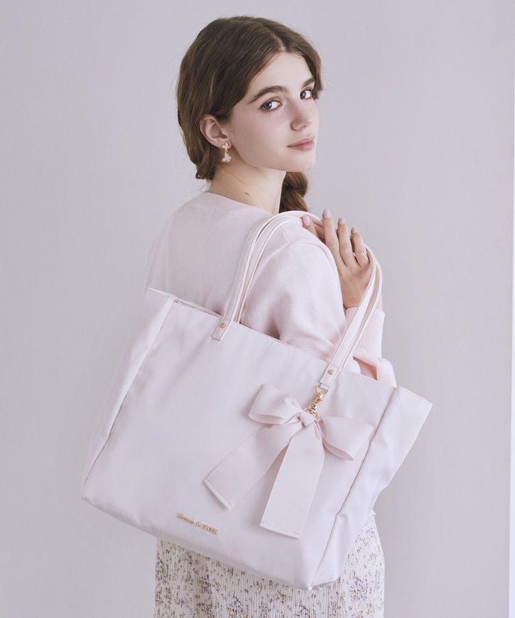 Maison de FLEUR「【機能性バッグ/A4対応】リボンチャーム付き3ルームトートバッグ」|トートバッグ|ピンク
