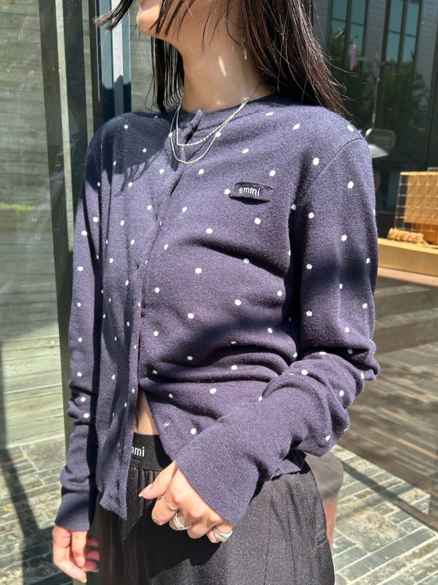 emmi atelier「【ONLINE限定カラーあり】emmiロゴクルーネックニットカーディガン」|カーディガン|
