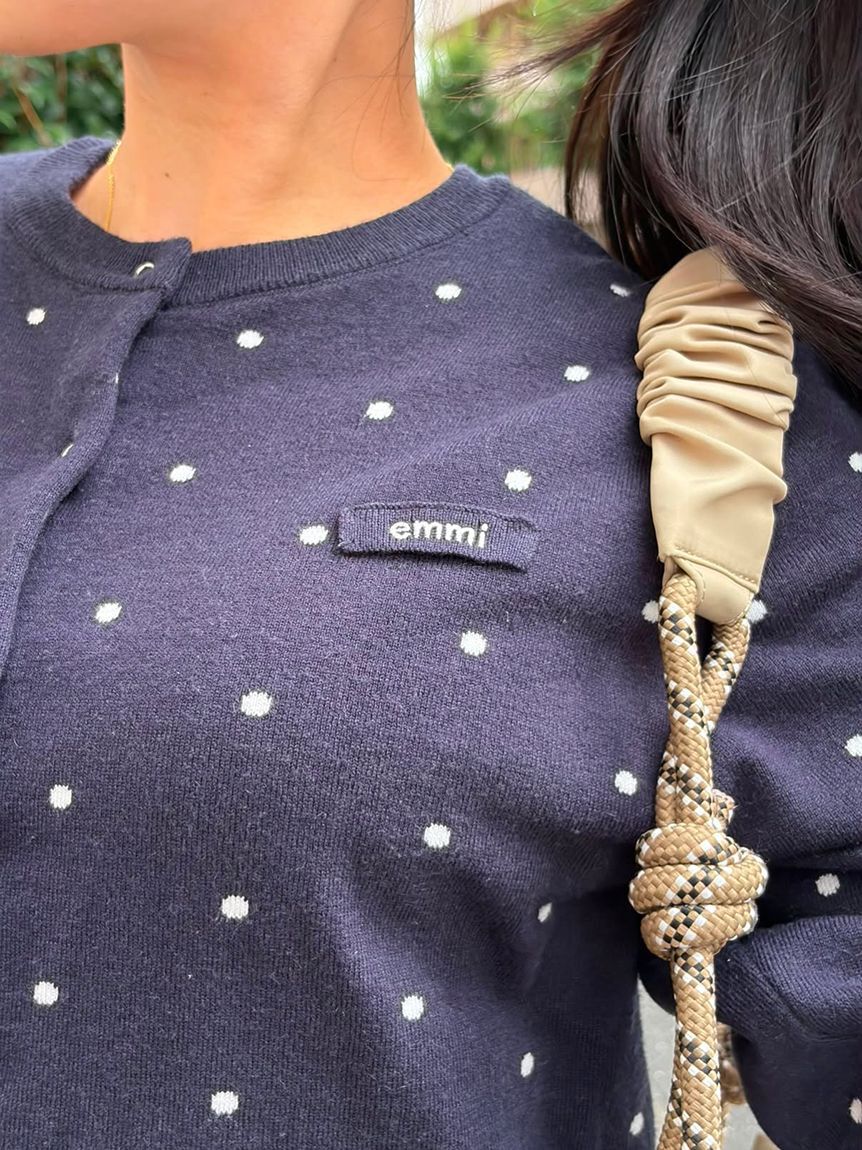 emmi atelier「【ONLINE限定カラーあり】emmiロゴクルーネックニットカーディガン」|カーディガン|