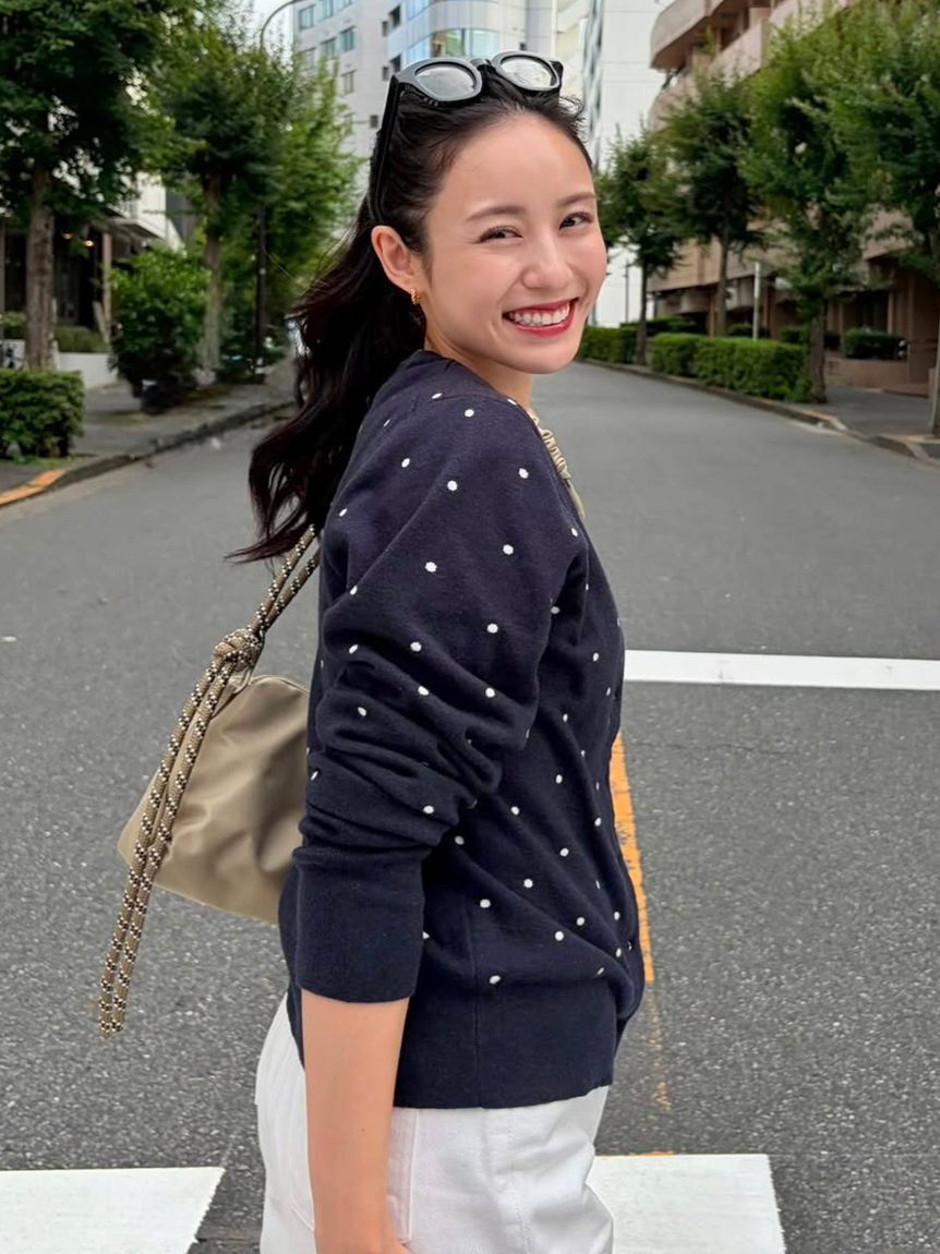 emmi atelier「【ONLINE限定カラーあり】emmiロゴクルーネックニットカーディガン」|カーディガン|NVY