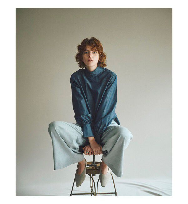 Demi-Luxe BEAMS 「AK+1 / シャンブレー ハイネック ブラウス」|シャツ・ブラウス|BLUE