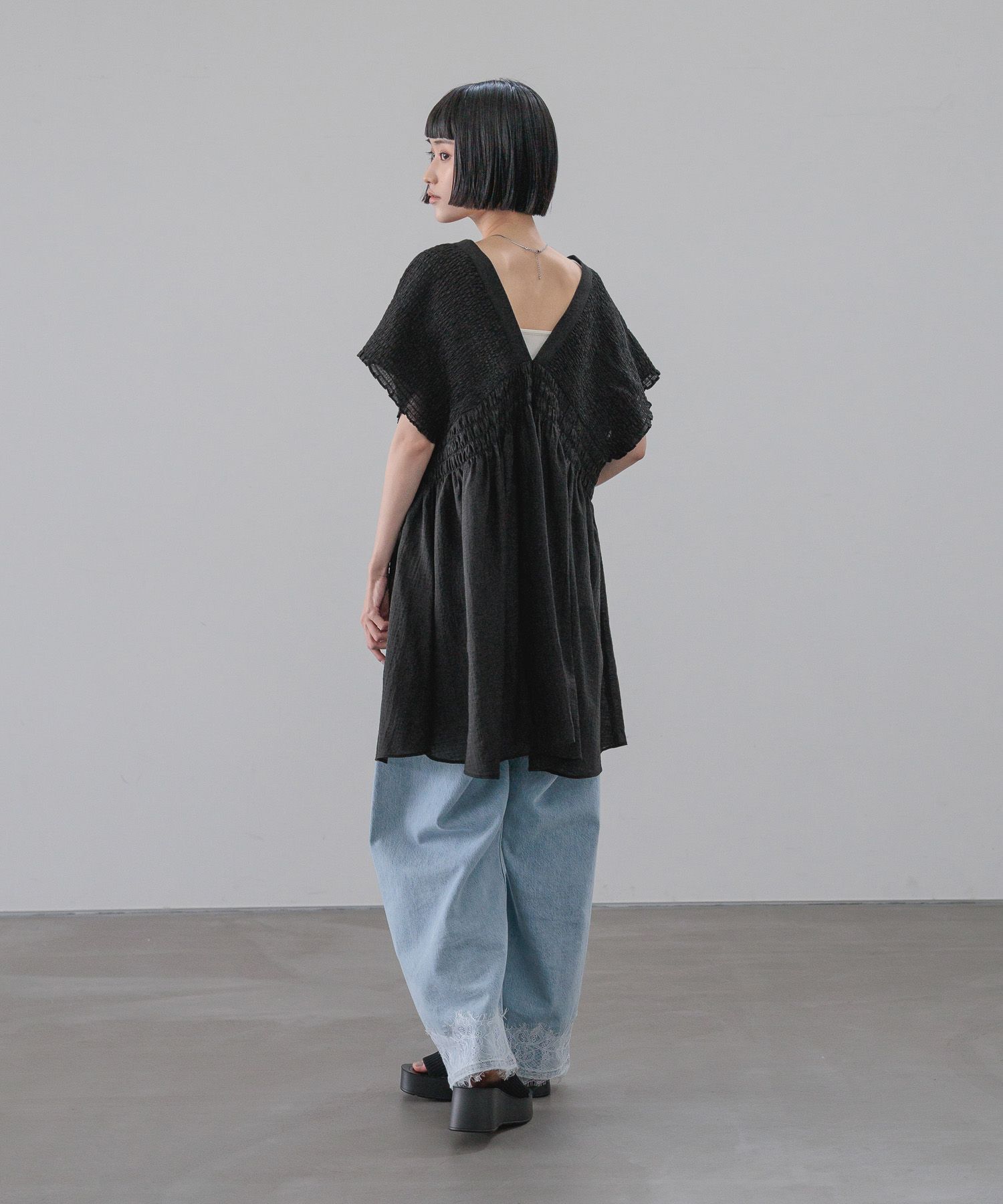 LOWRYS FARM「シャーリングチュニックフレンチスリーブ」|シャツ・ブラウス|