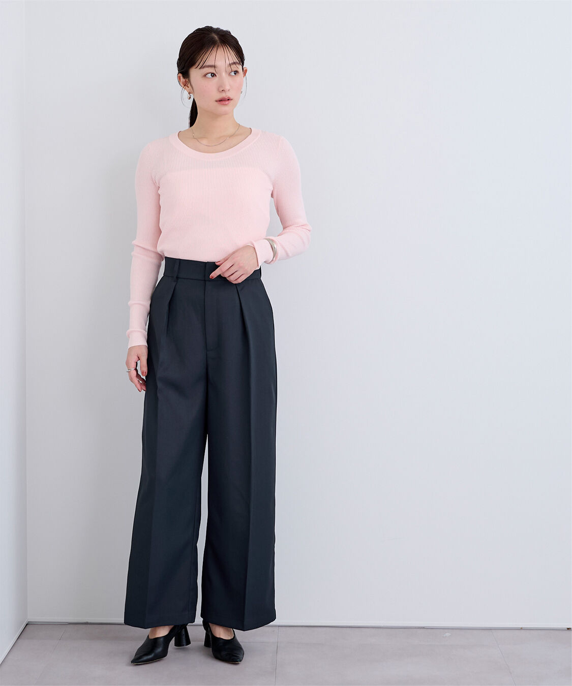 ur's「センタープレスタックワイドパンツ」|スラックス|