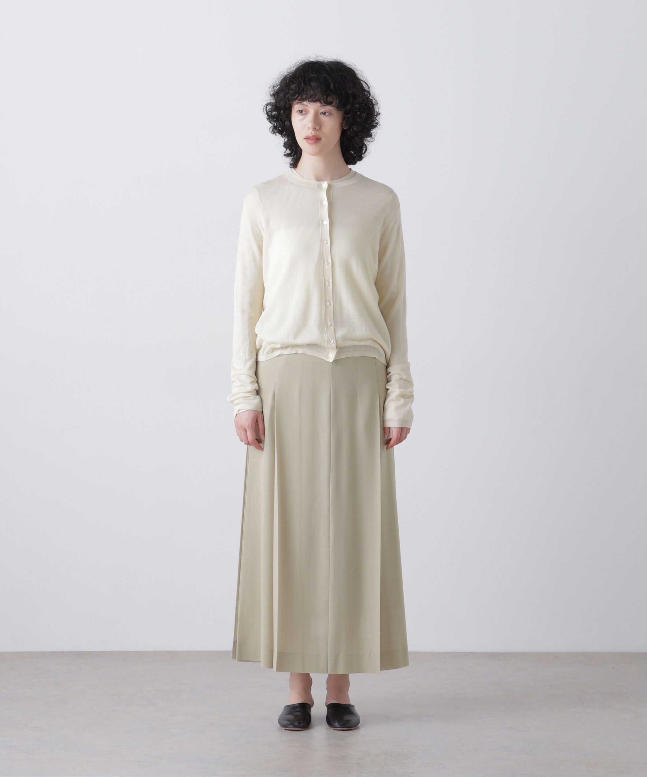 YLEVE 「YLEVE / 2/72 SUPER 100&rsquo;s WOOL HIGH-TWIST VOILE SKIRT」|スカート|