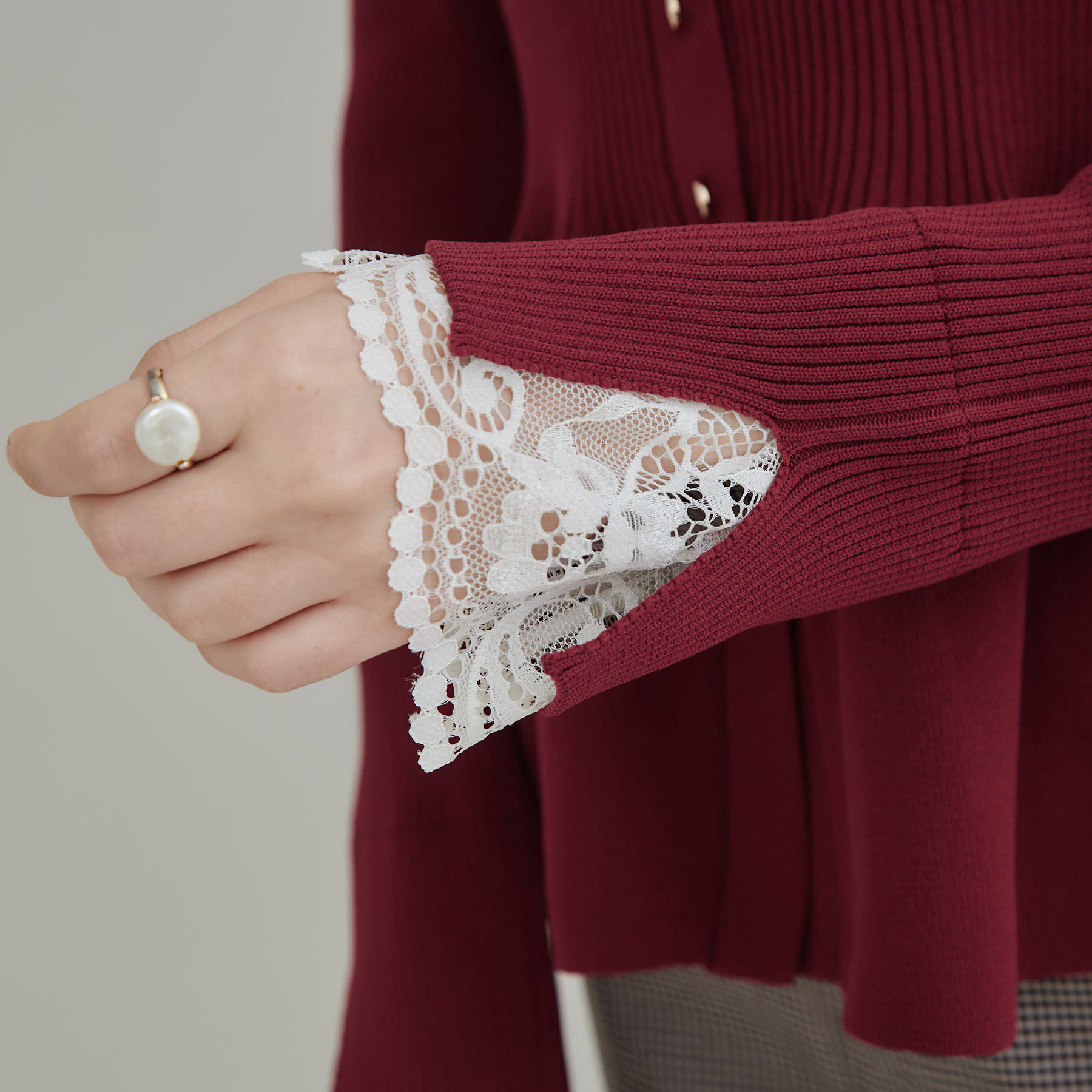 Couture broach「【上品見えの袖レース】ペプラム カーディガン」|カーディガン|