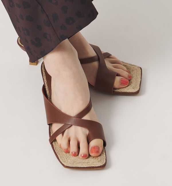 BEAUTY&YOUTH UNITED ARROWS「レザーライク サムリング クロス サンダル」|サンダル|MD.BROWN