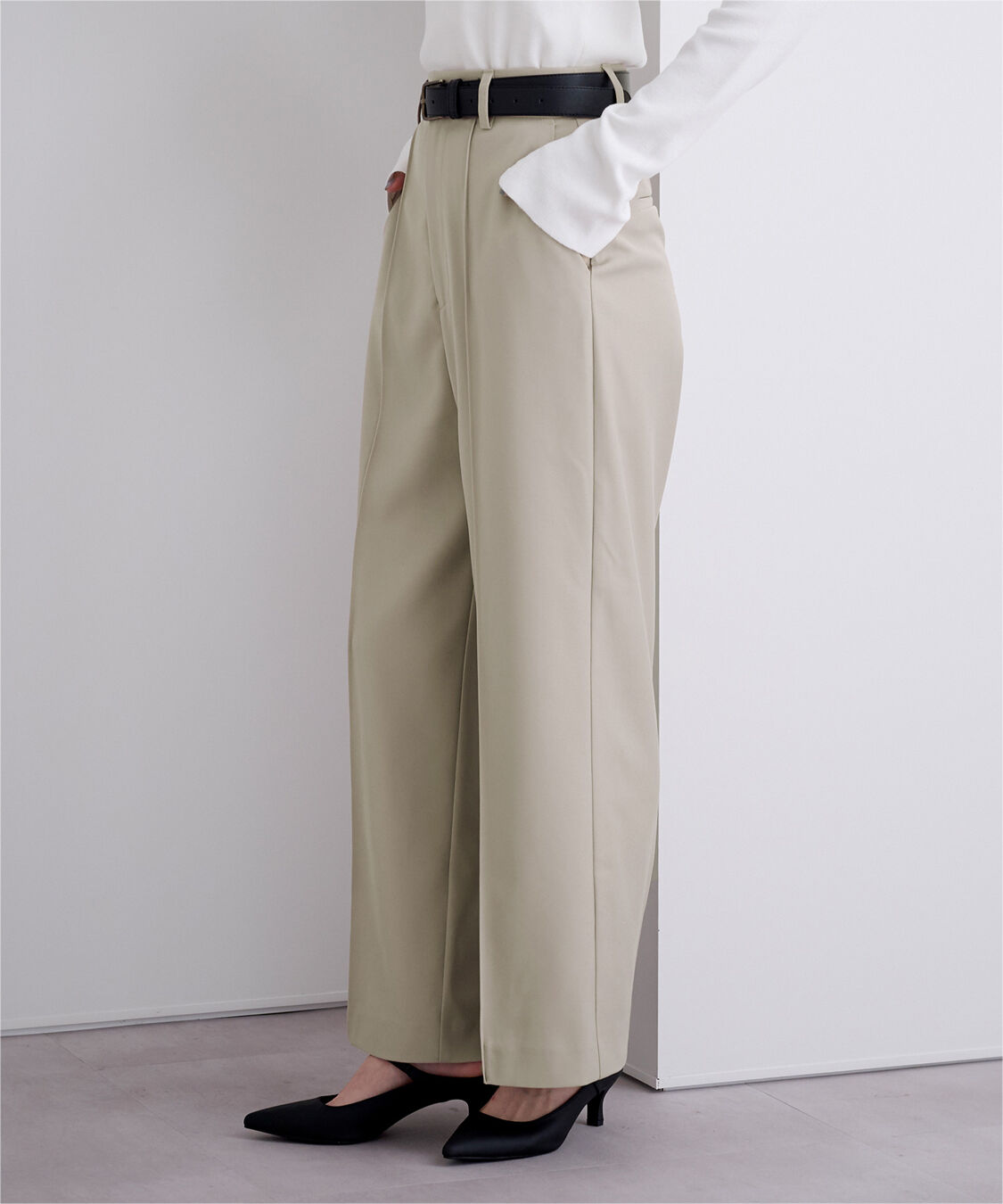 ur's「ピンタックセンタープレスワイドパンツ」|スラックス|