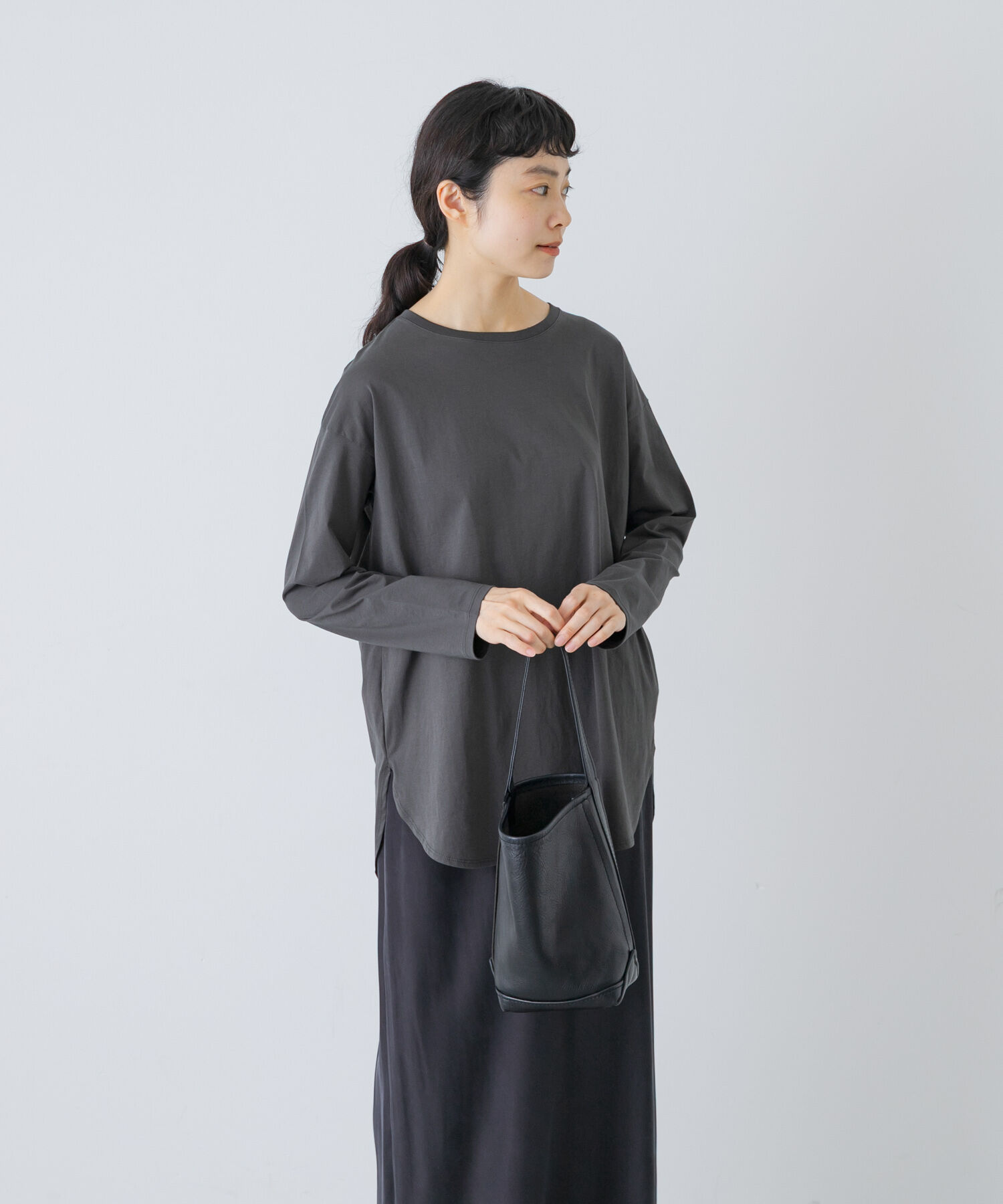 かぐれ「コットンラウンドカットソー」|Tシャツ・カットソー|チャコールグレー