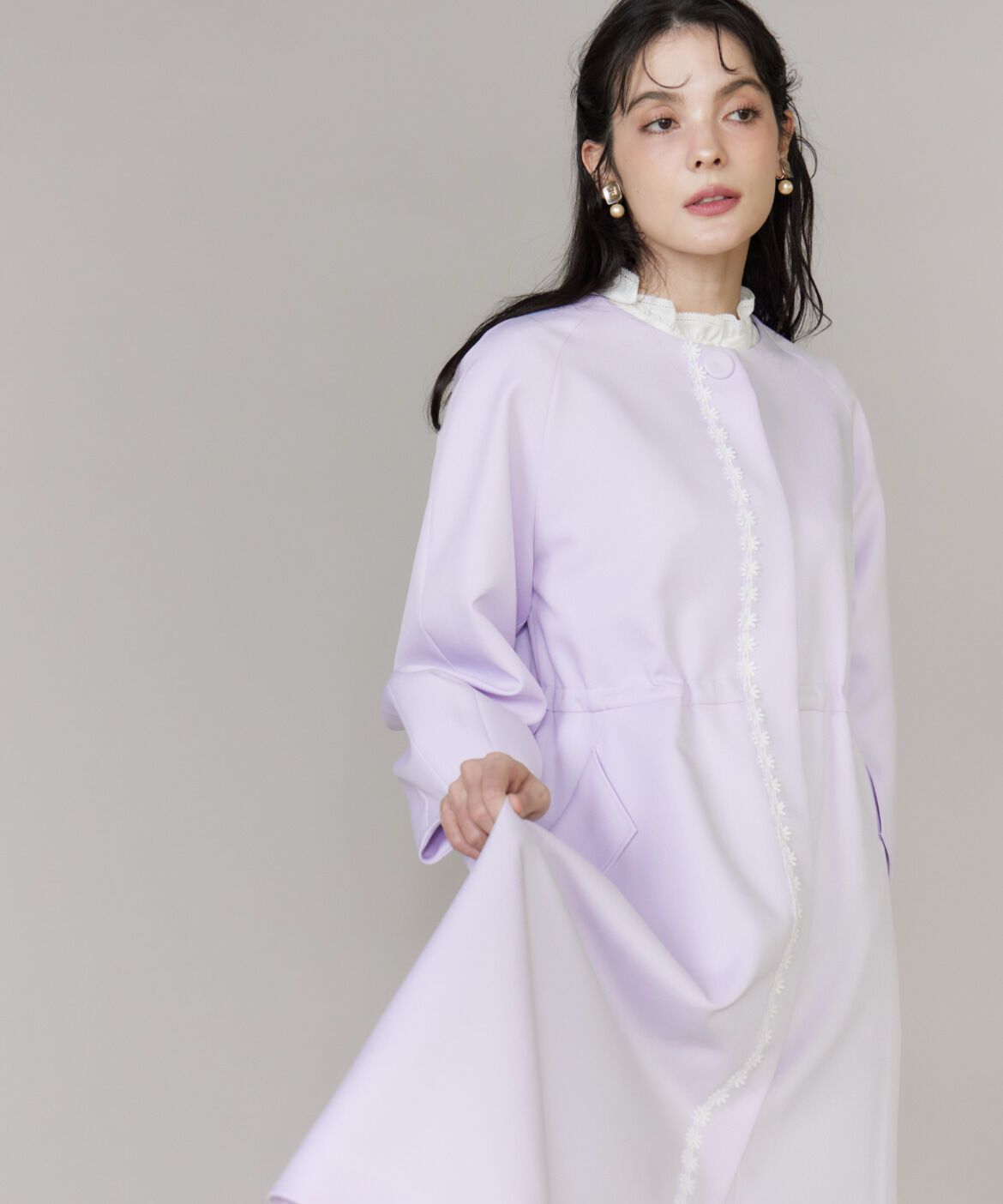 Maglie le cassetto「《M Maglie le cassetto》配色フラワーレースコート」|ステンカラーコート|