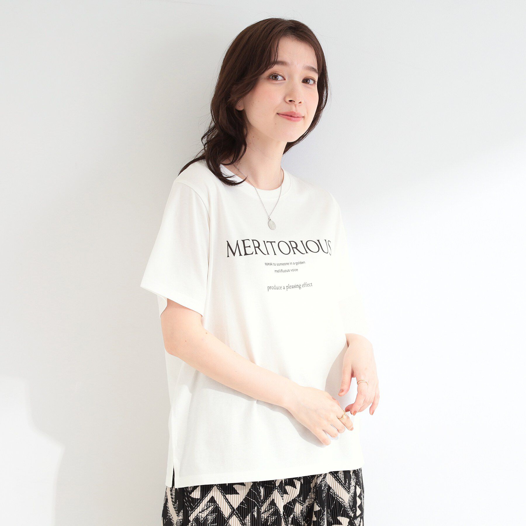 SHOO･LA･RUE「【S-LL/洗濯機可】大人のベーシックカラープリントTシャツ」|Tシャツ・カットソー|