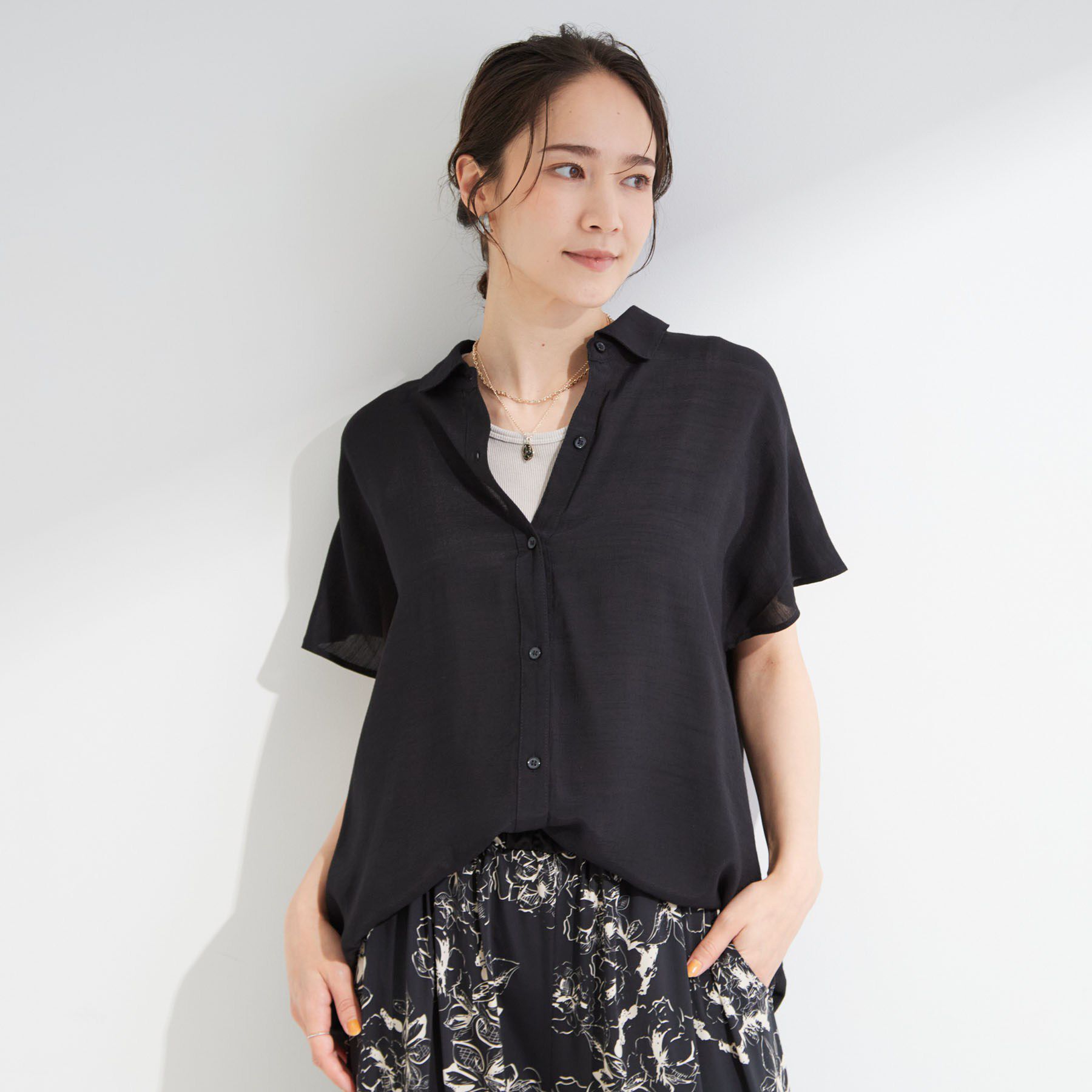 SHOO･LA･RUE「【UV/洗濯機可】ほんのりシアーで上品な バックギャザーブラウス」|シャツ・ブラウス|