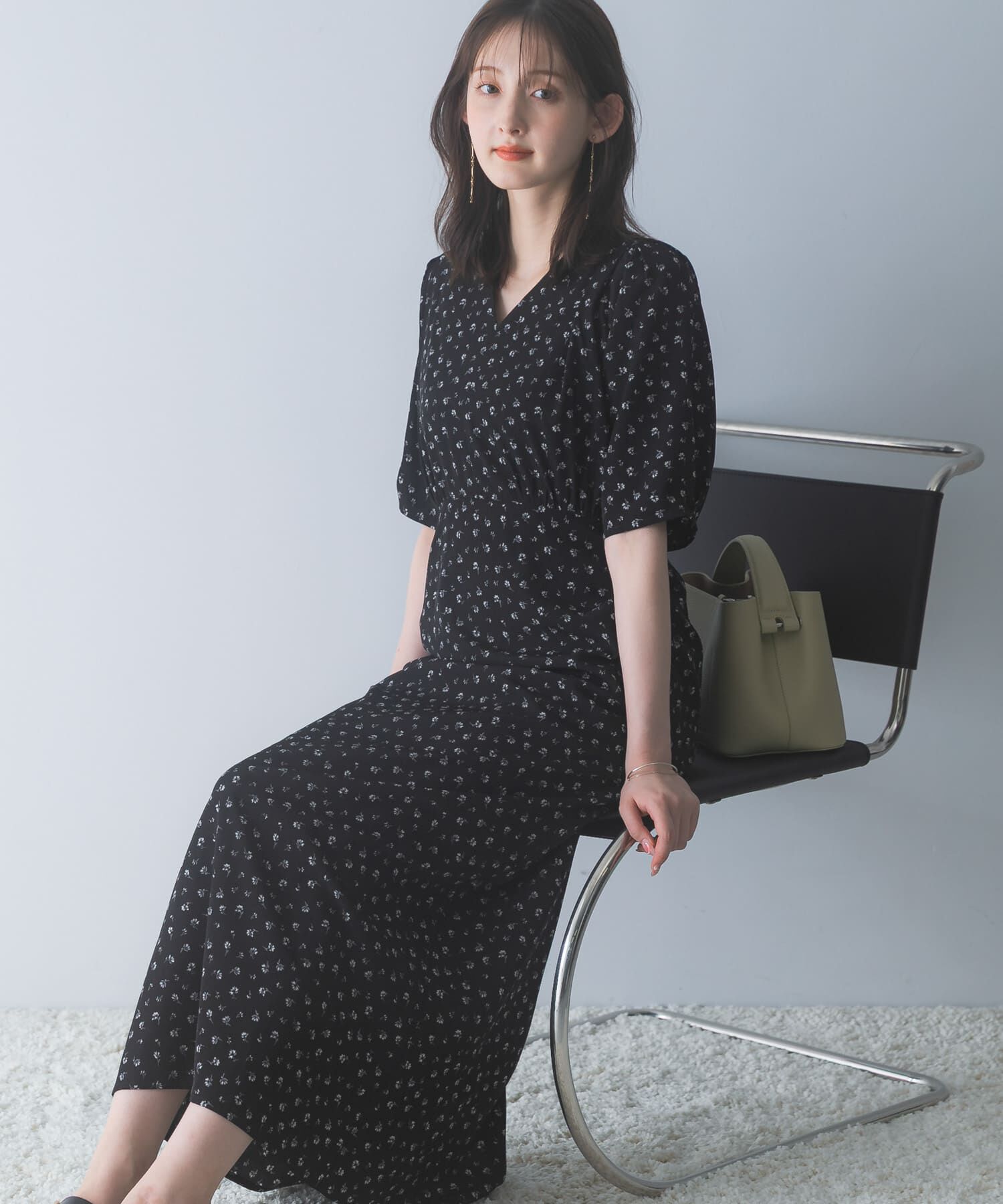 URBAN RESEARCH ROSSO「『WEB限定』Vネックストレートフラワープリントワンピース」|ワンピース|