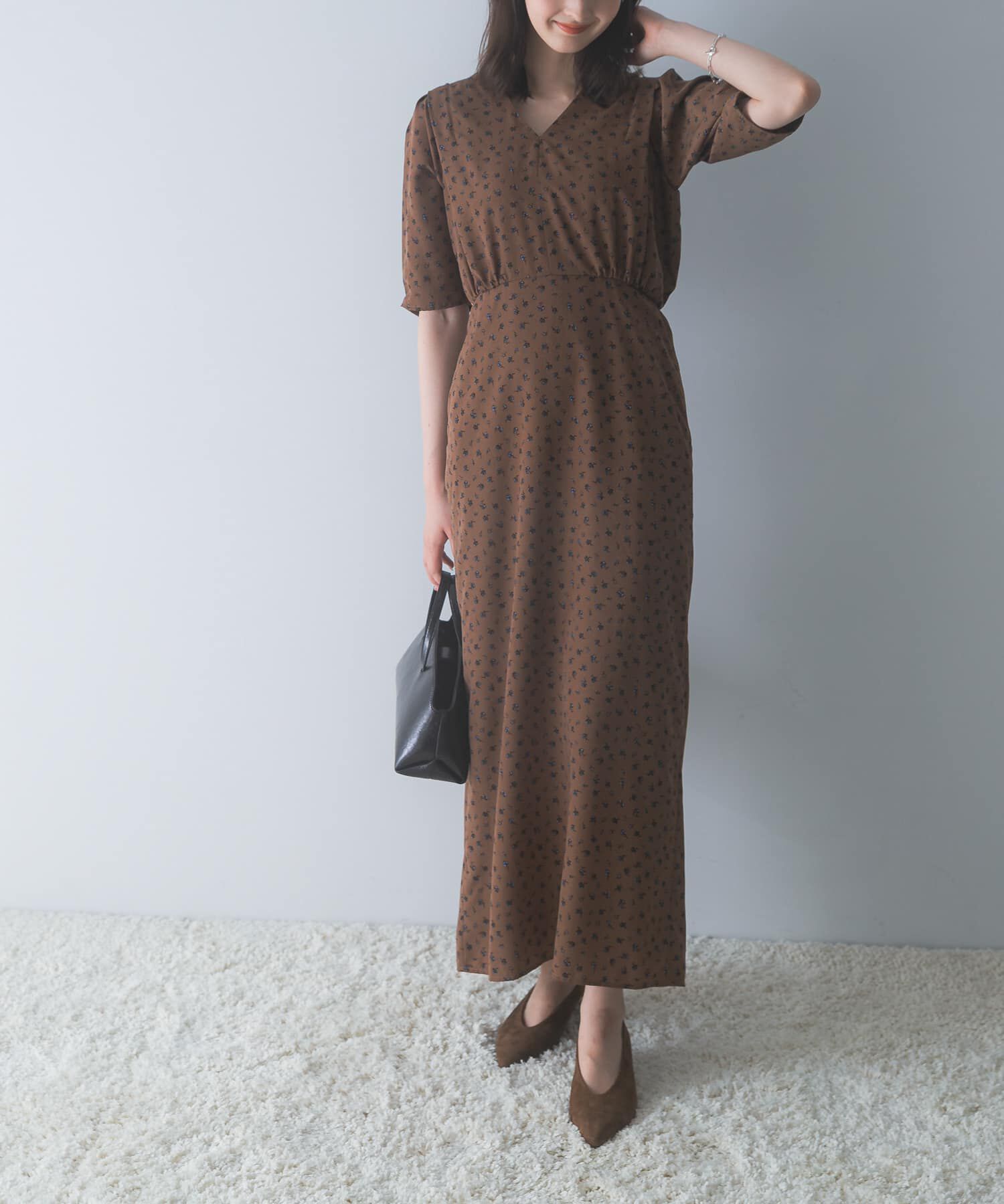 URBAN RESEARCH ROSSO「『WEB限定』Vネックストレートフラワープリントワンピース」|ワンピース|