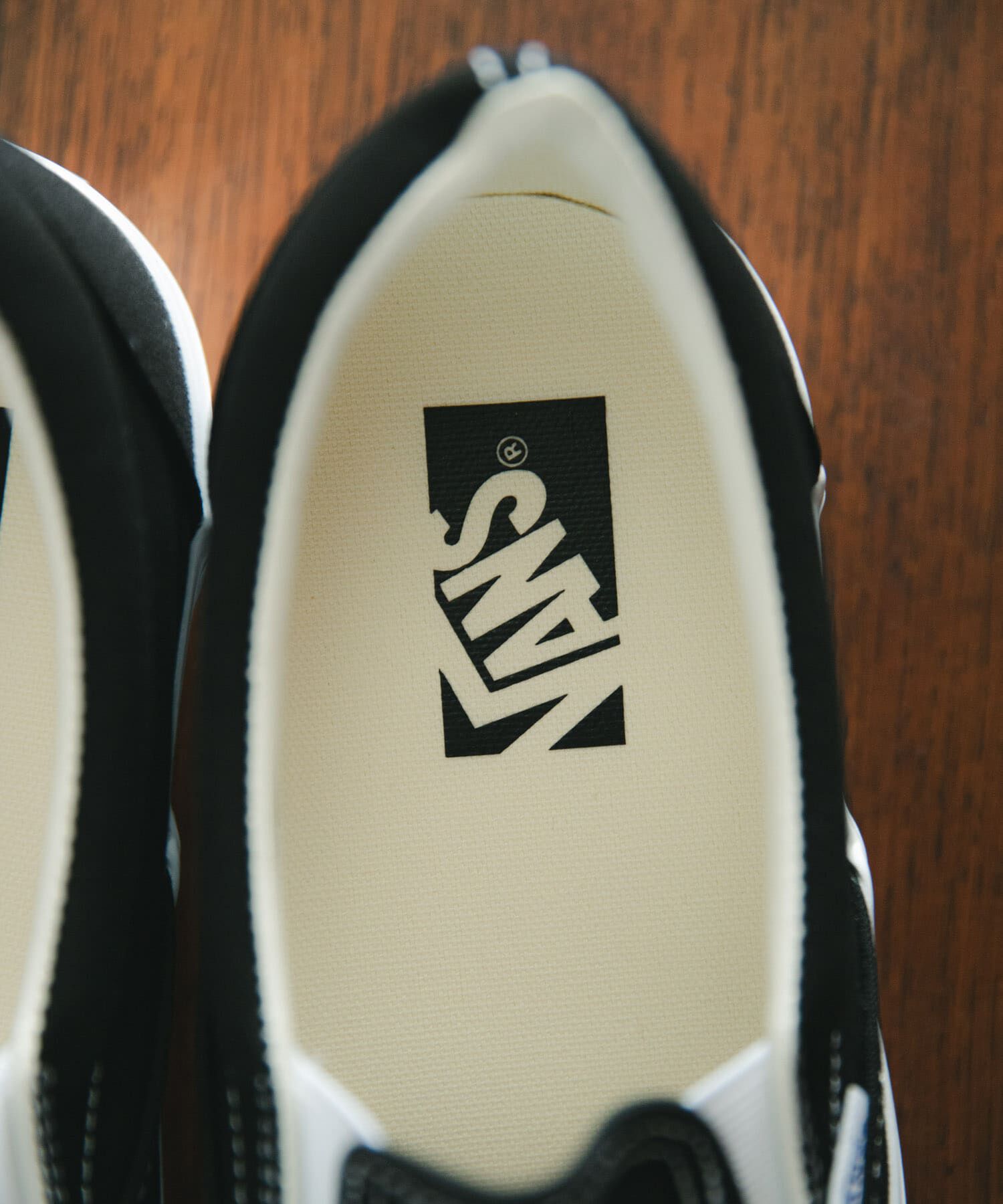 URBAN RESEARCH「VANS　LX SLIP-ON REISSUE 98」|スニーカー|