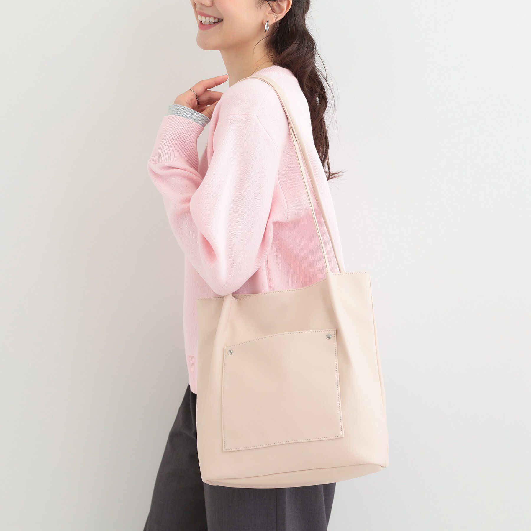 SHOO･LA･RUE「【A4/軽量】多ポケットでらくらく収納 つまみハンドルトートバッグ」|トートバッグ|