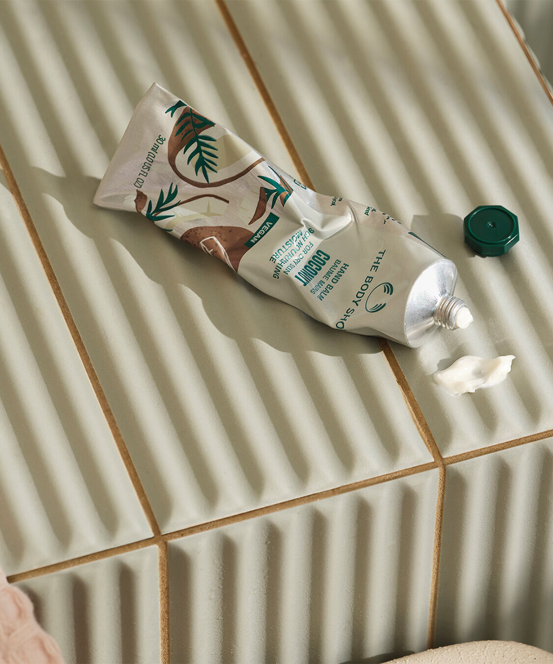 THE BODY SHOP「【オンライン限定】ハンドバーム CN 30mL （香り：ココナッツ）」|ハンドケア|