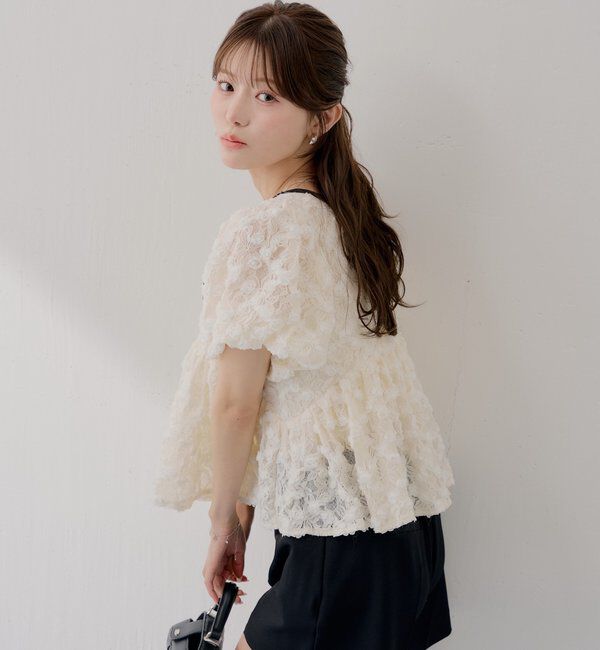  「【SALON  by Chico】取り外しリボンフラワーレースパフトップス」|シャツ・ブラウス|