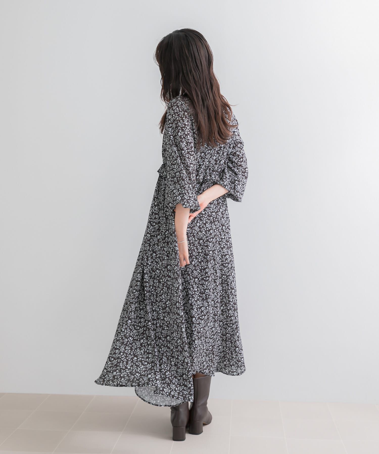 URBAN RESEARCH ROSSO「フリルデザインＶネックワンピース」|ワンピース|
