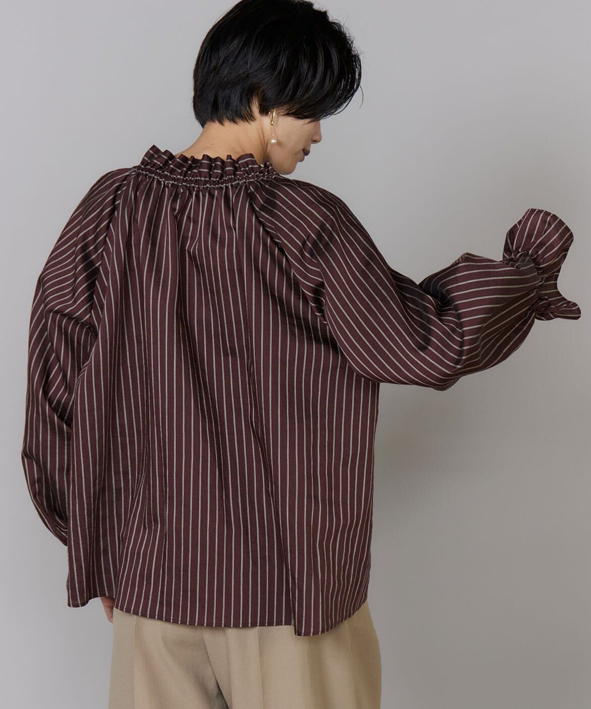 INED「《大きいｻｲｽﾞ》ﾌﾘﾙﾈｯｸｽﾄﾗｲﾌﾟﾌﾞﾗｳｽ | 1枚で華やぐ大」|シャツ・ブラウス|