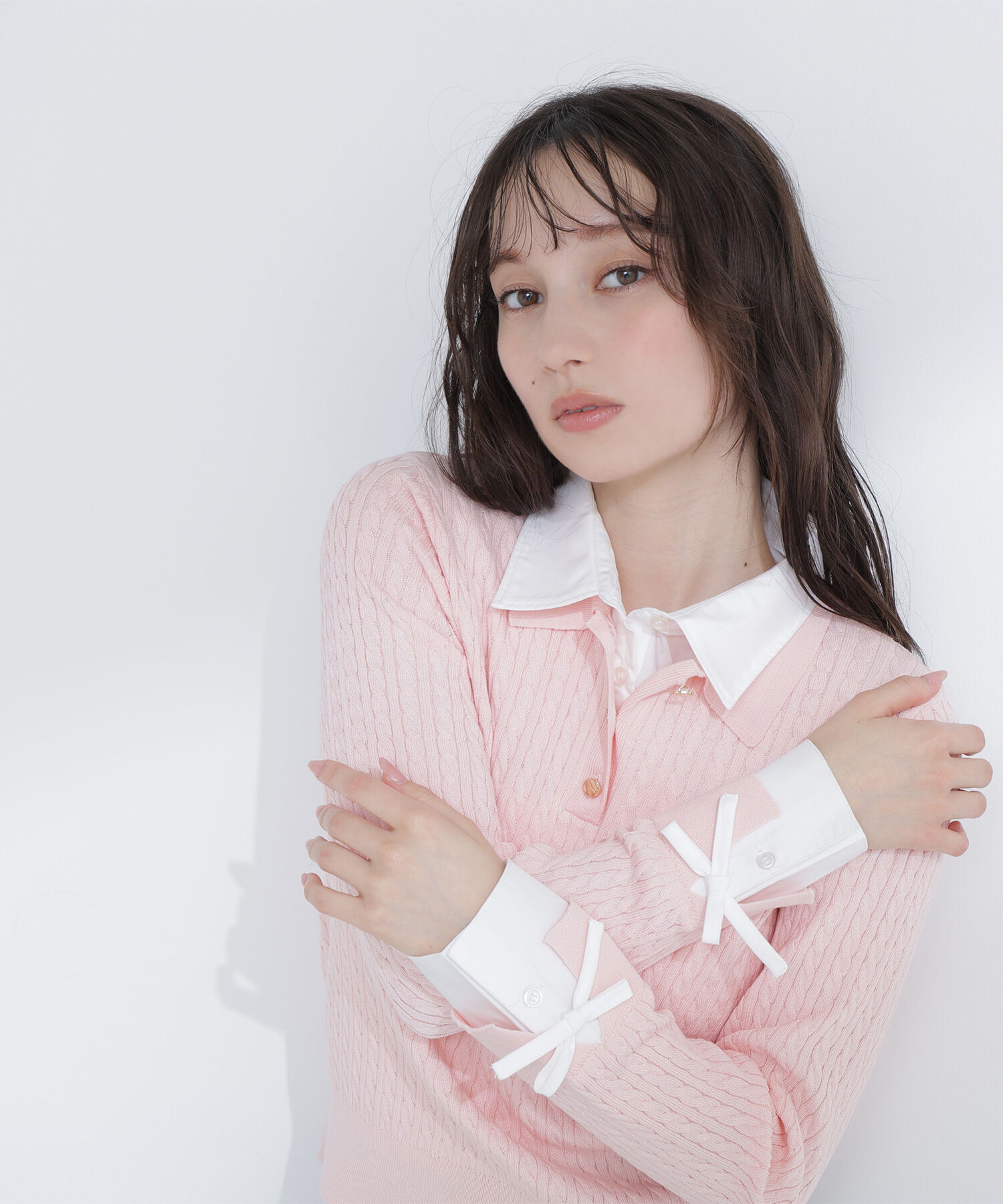  「＜Oggi.jp掲載＞シャツドッキングケーブルニット」|ニット・セーター|ピンク系2