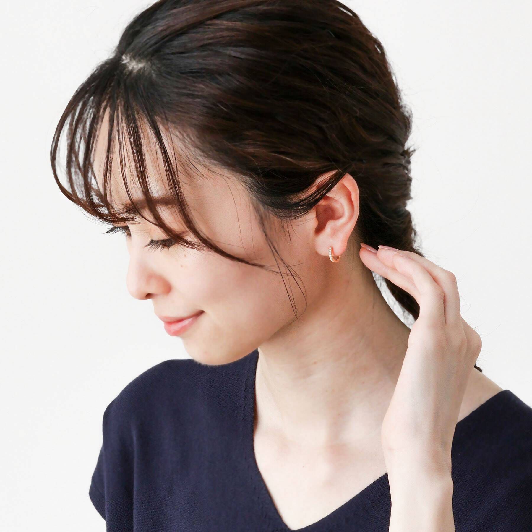 COCOSHNIK「K18ダイヤモンド 平打ち中折れ フープピアス」|ピアス|