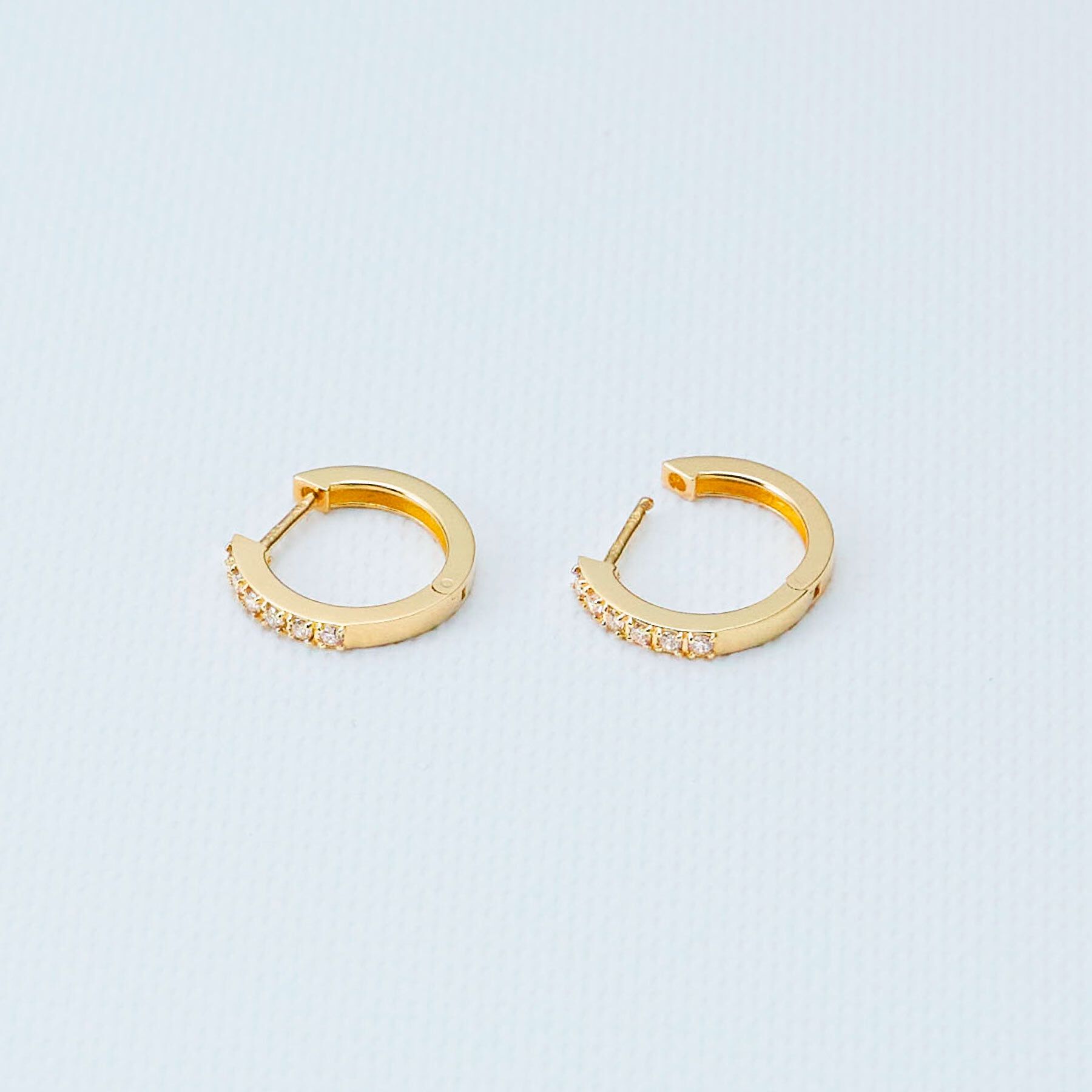 COCOSHNIK「K18ダイヤモンド 平打ち中折れ フープピアス」|ピアス|