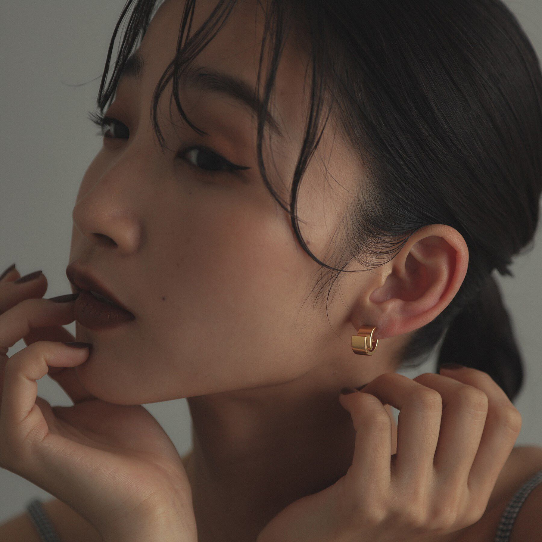 COCOSHNIK ONKITSCH「シルバー スモールフープ スライドプレートピアス GP」|ピアス|
