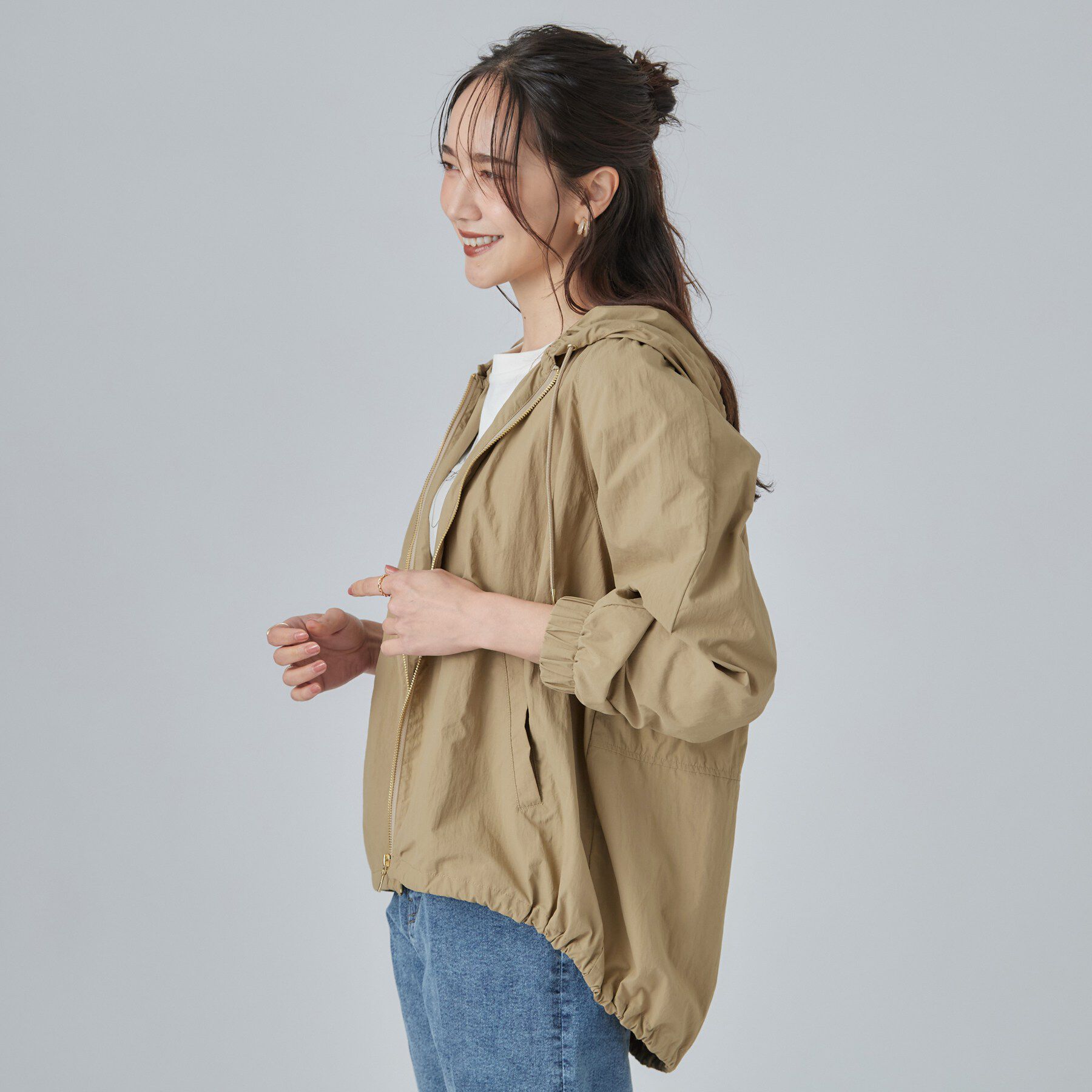 SHOO･LA･RUE「【S-LL/撥水】ゴールドパーツで女性らしく ギャザーブルゾン」|ブルゾン・スタジャン|