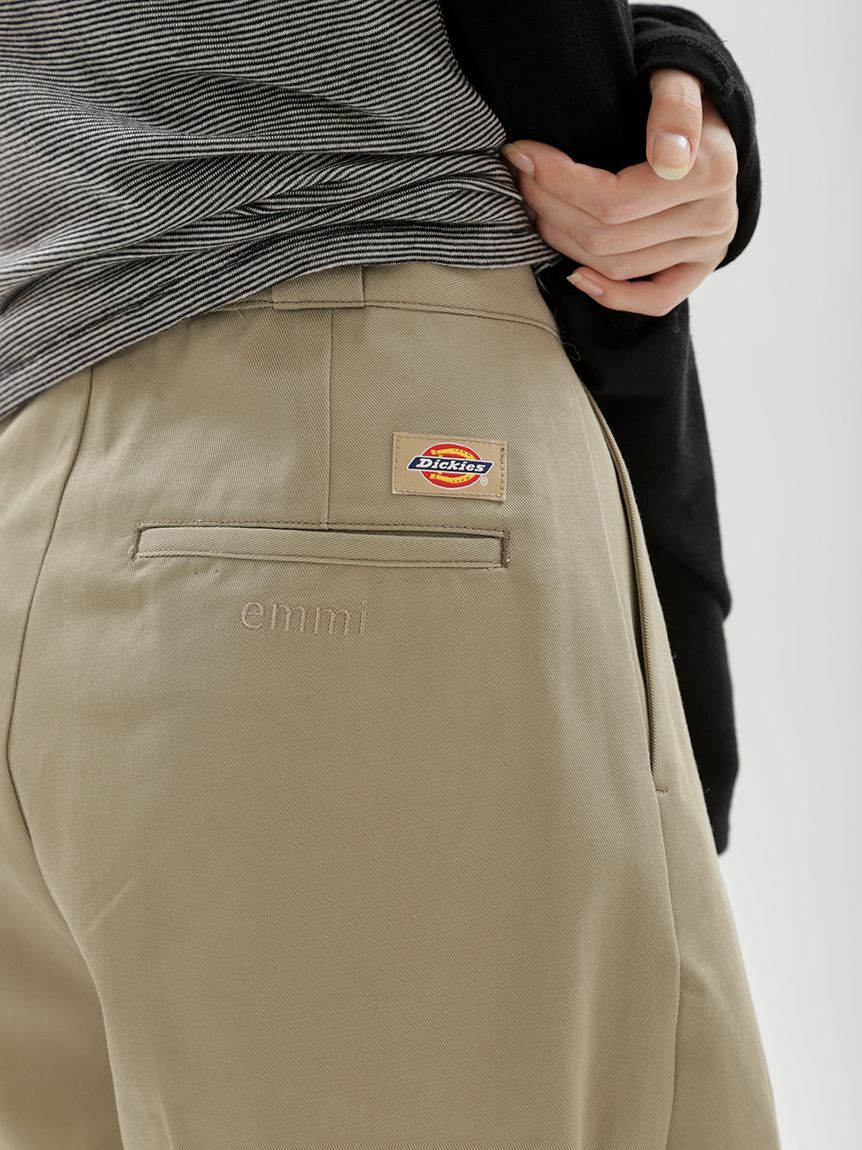emmi atelier「【Dickies(R)&times;emmi】タックワイドパンツ」|チノ|