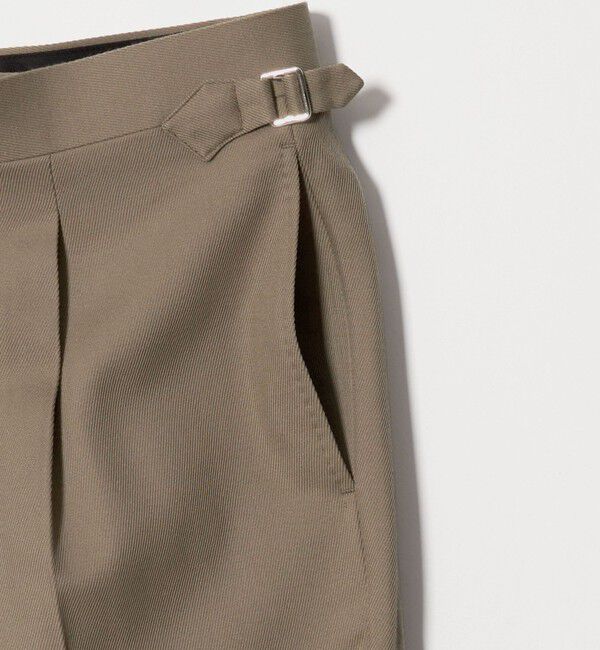 UNITED ARROWS「カバートクロス ツイル サイドアジャスター 1プリーツ テーパード スラックス」|チノ|