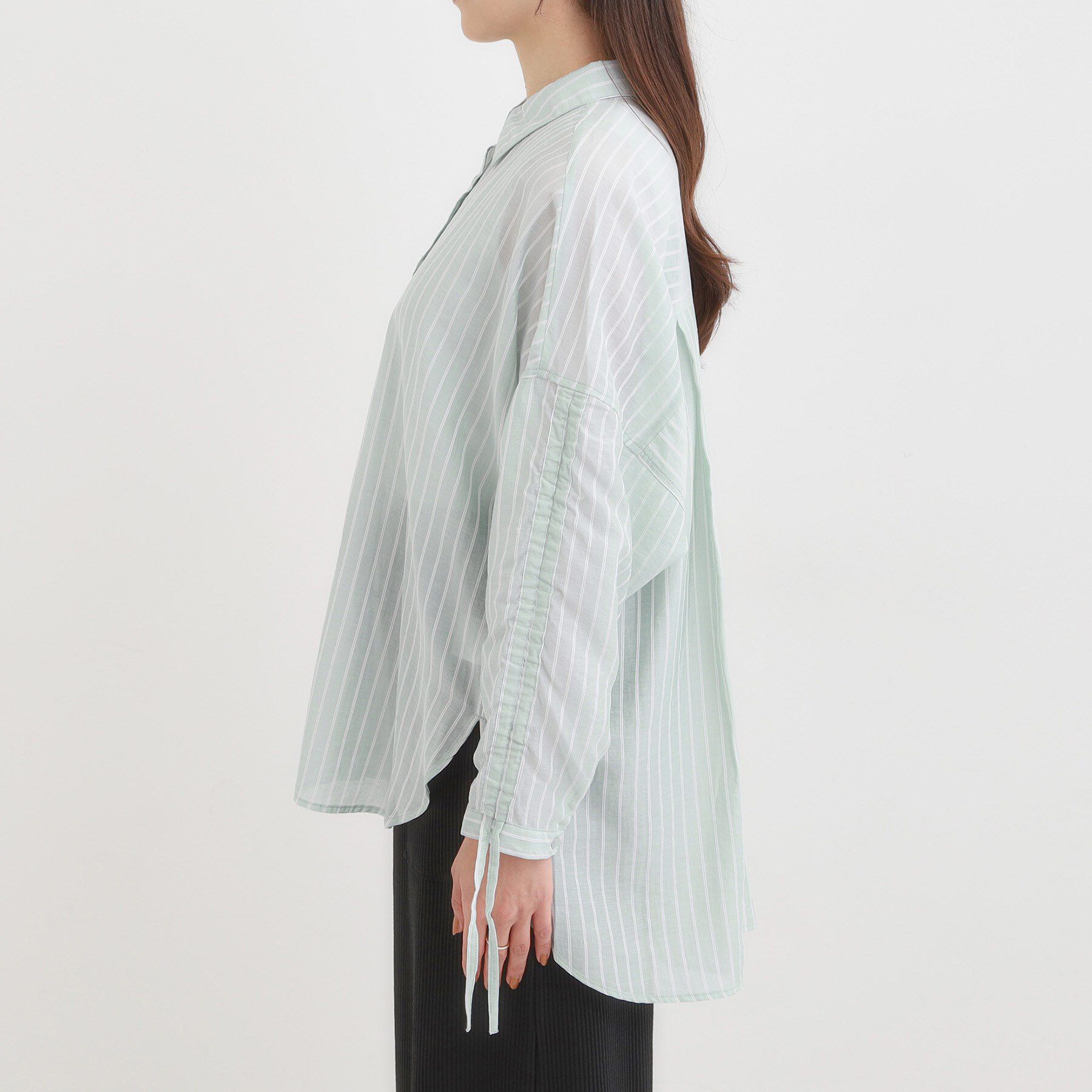 SHOO･LA･RUE「【S-LL】程よい透け感 ストライプ柄 お袖ギャザーデザインシャツ」|シャツ・ブラウス|