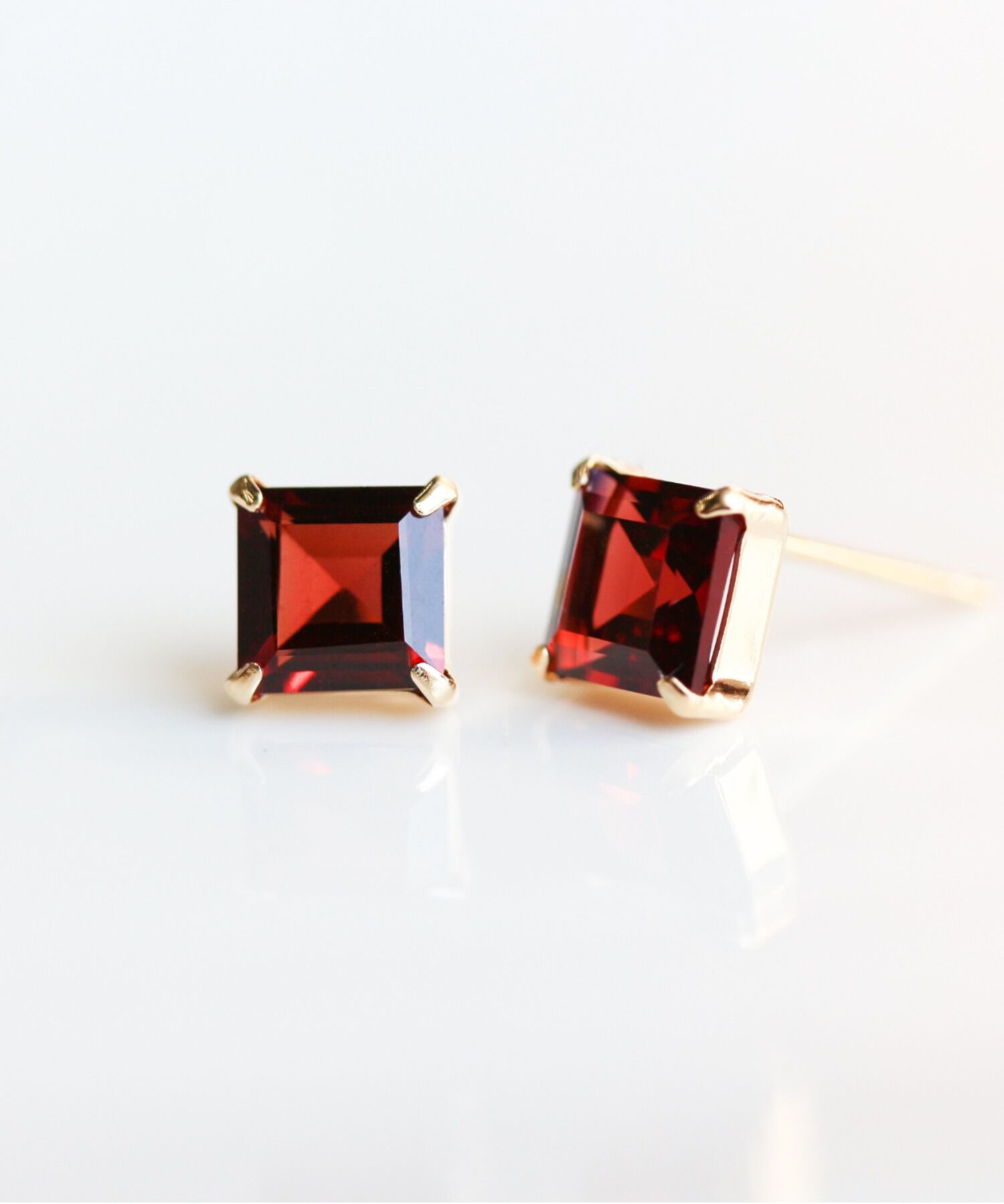  「ガーネット ピアス | K18」|ピアス|