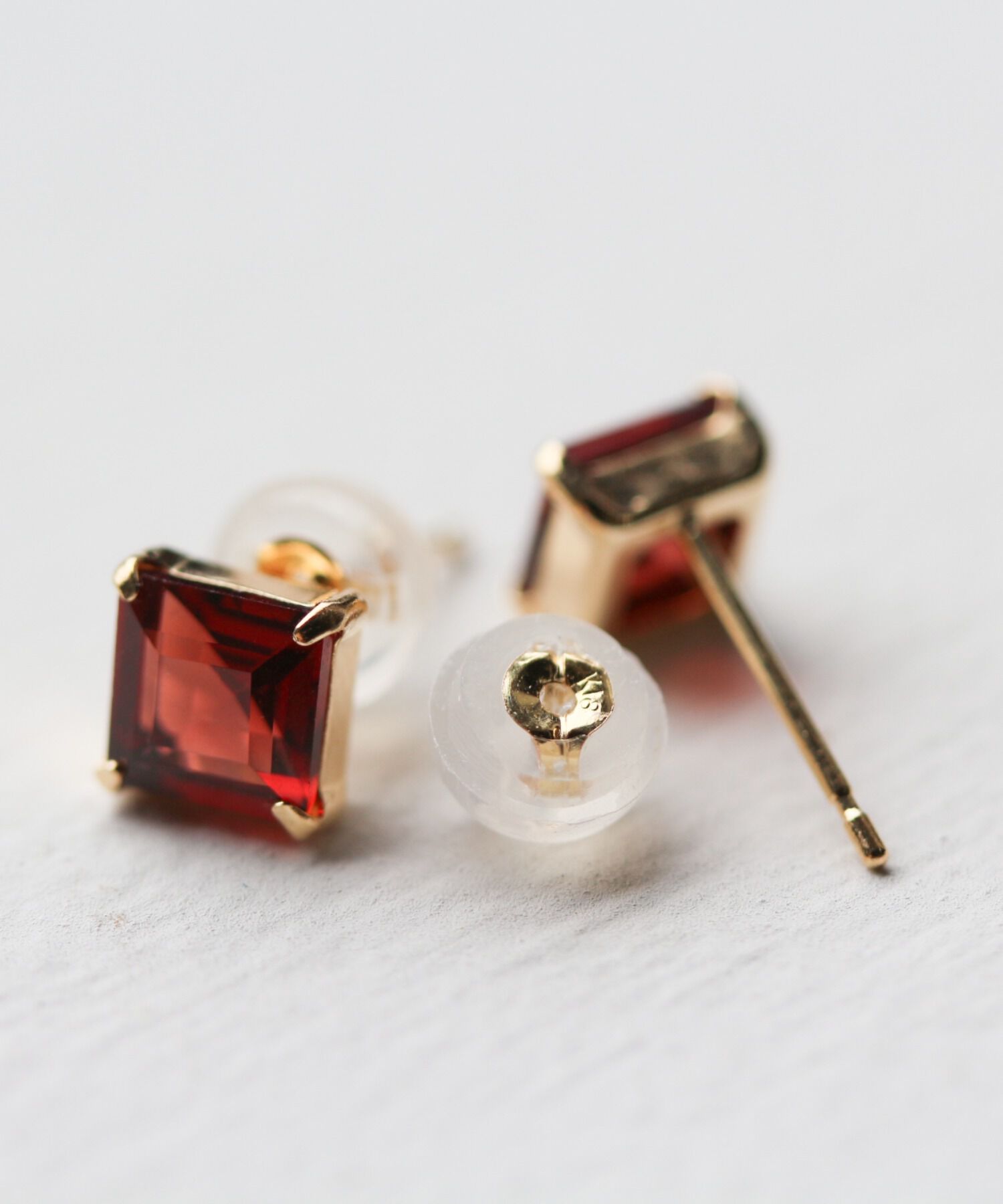  「ガーネット ピアス | K18」|ピアス|
