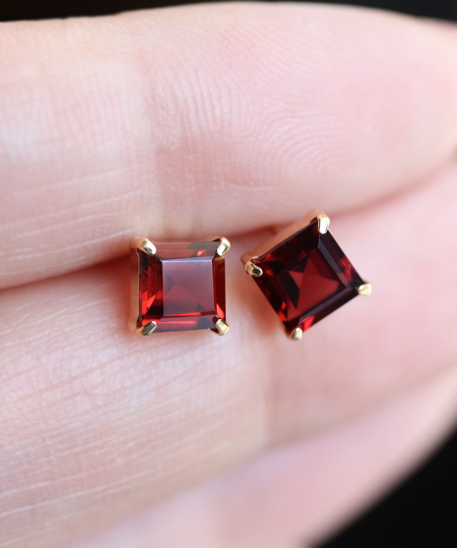  「ガーネット ピアス | K18」|ピアス|