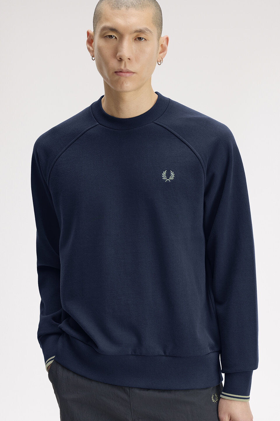 FRED PERRY 「FRED PERRY／Tipped Crew Neck Sweatshirt／ティップドクルーネックロゴスウェット」|スウェット・ジャージ|