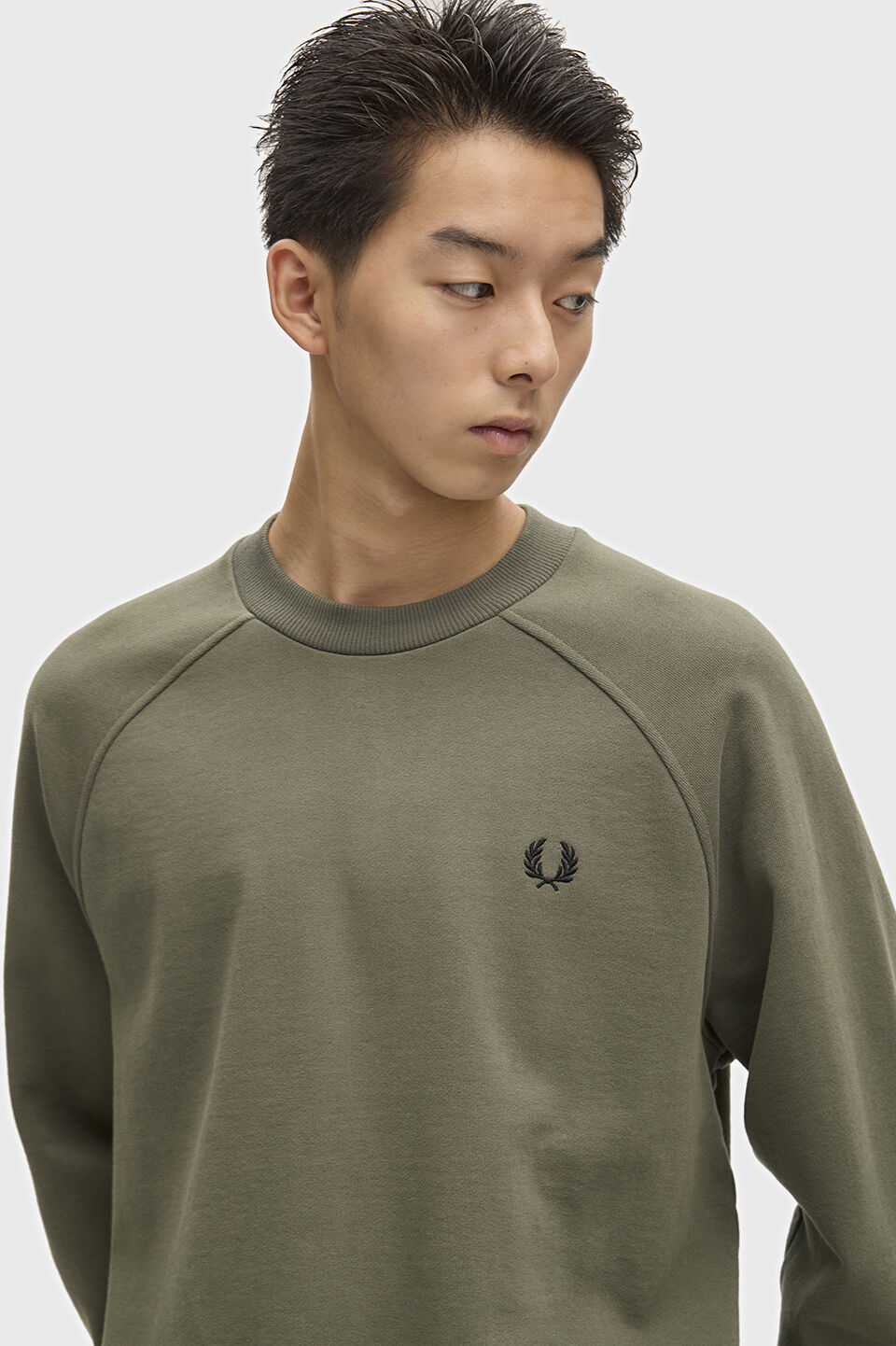FRED PERRY 「FRED PERRY／Tipped Crew Neck Sweatshirt／ティップドクルーネックロゴスウェット」|スウェット・ジャージ|LAUREL WREATH GREEN