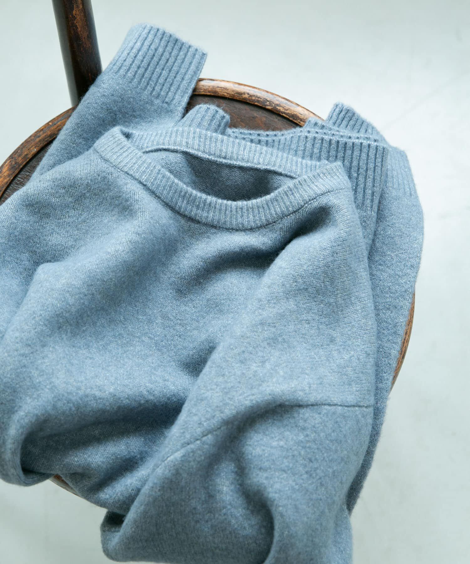URBAN RESEARCH DOORS「『WEB限定』ウール混もちもちルーズニット」|ニット・セーター|ブルー