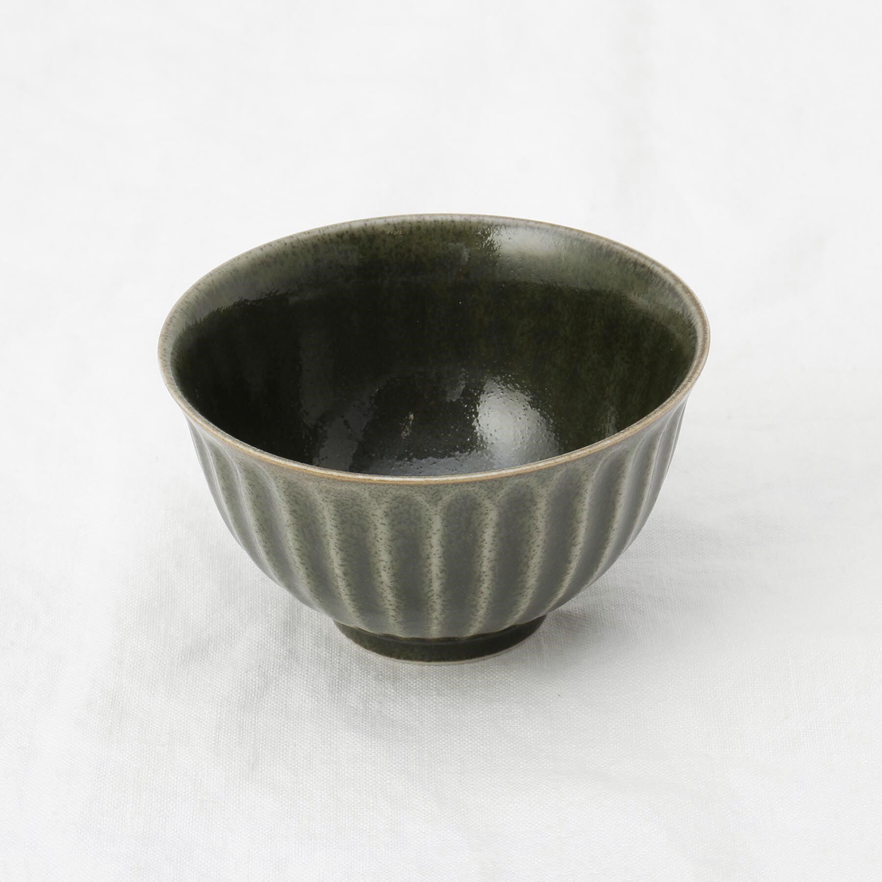 212 KITCHEN STORE「ケイプ 削ぎ茶碗 オリベグリーン」|食器・キッチングッズ|