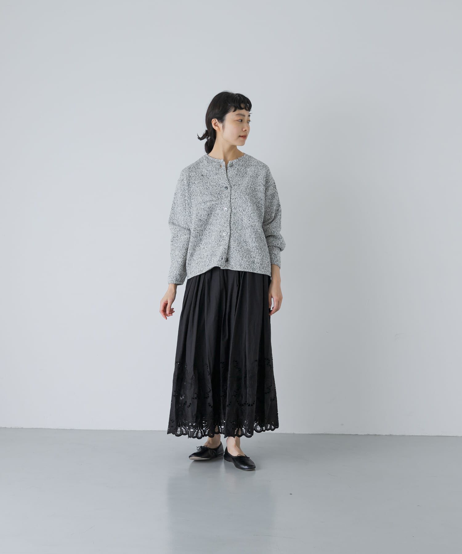 かぐれ「スカラップ刺繍タックスカート」|スカート|