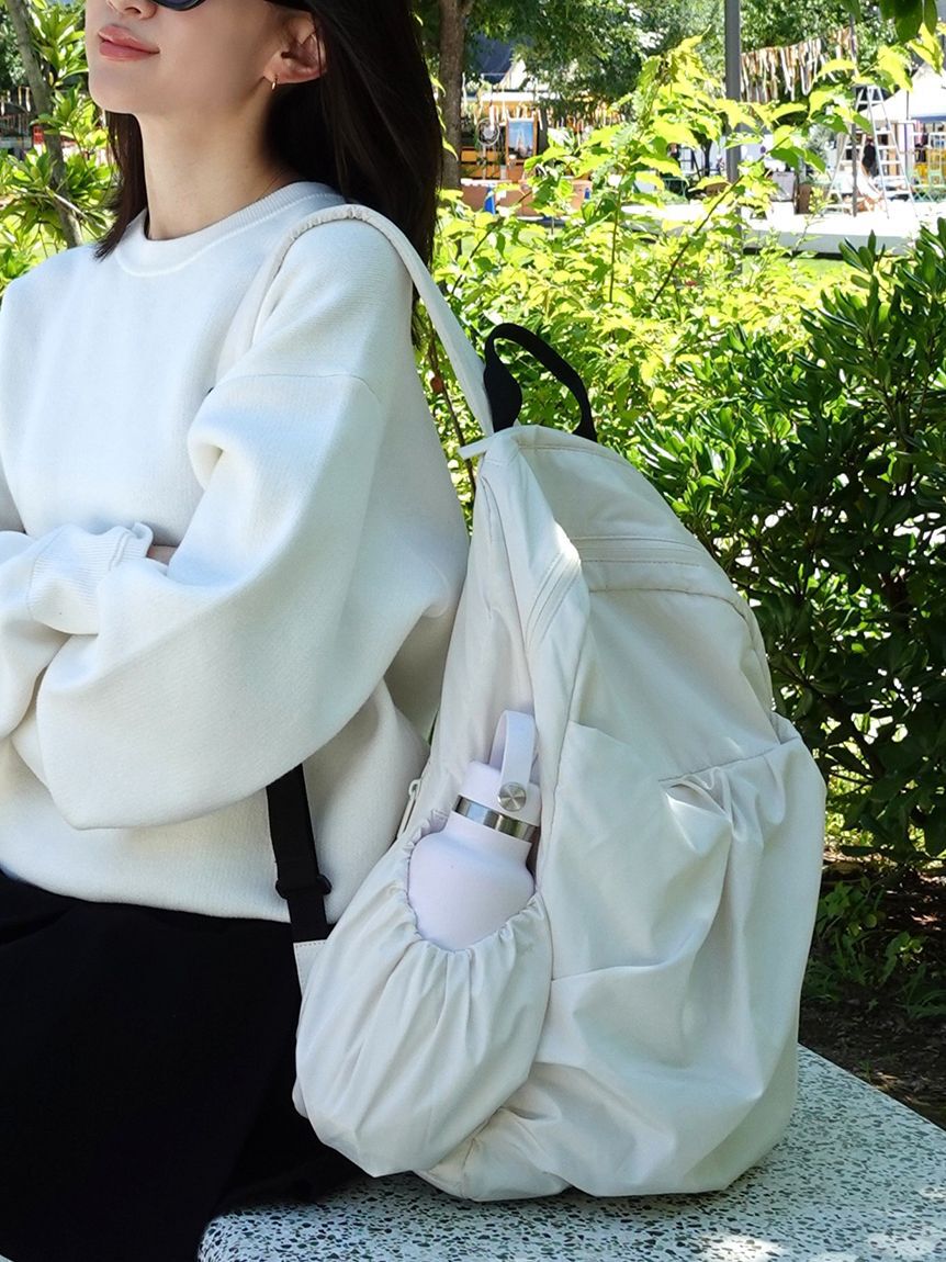 emmi atelier「eco 撥水ギャザーボディーバックパック」|リュック|