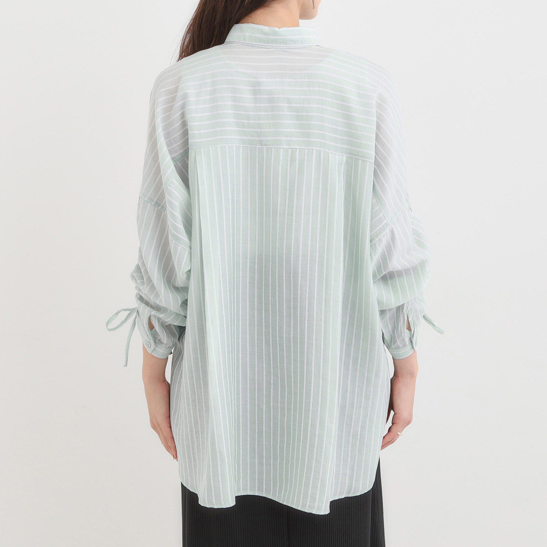 SHOO･LA･RUE「【S-LL】程よい透け感 ストライプ柄 お袖ギャザーデザインシャツ」|シャツ・ブラウス|