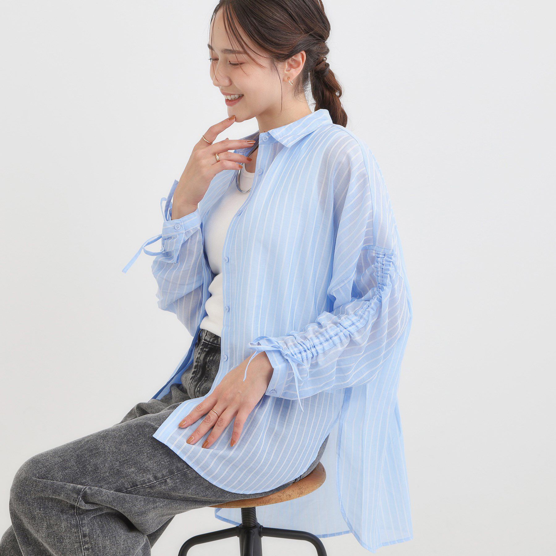 SHOO･LA･RUE「【S-LL】程よい透け感 ストライプ柄 お袖ギャザーデザインシャツ」|シャツ・ブラウス|ブルー(391)