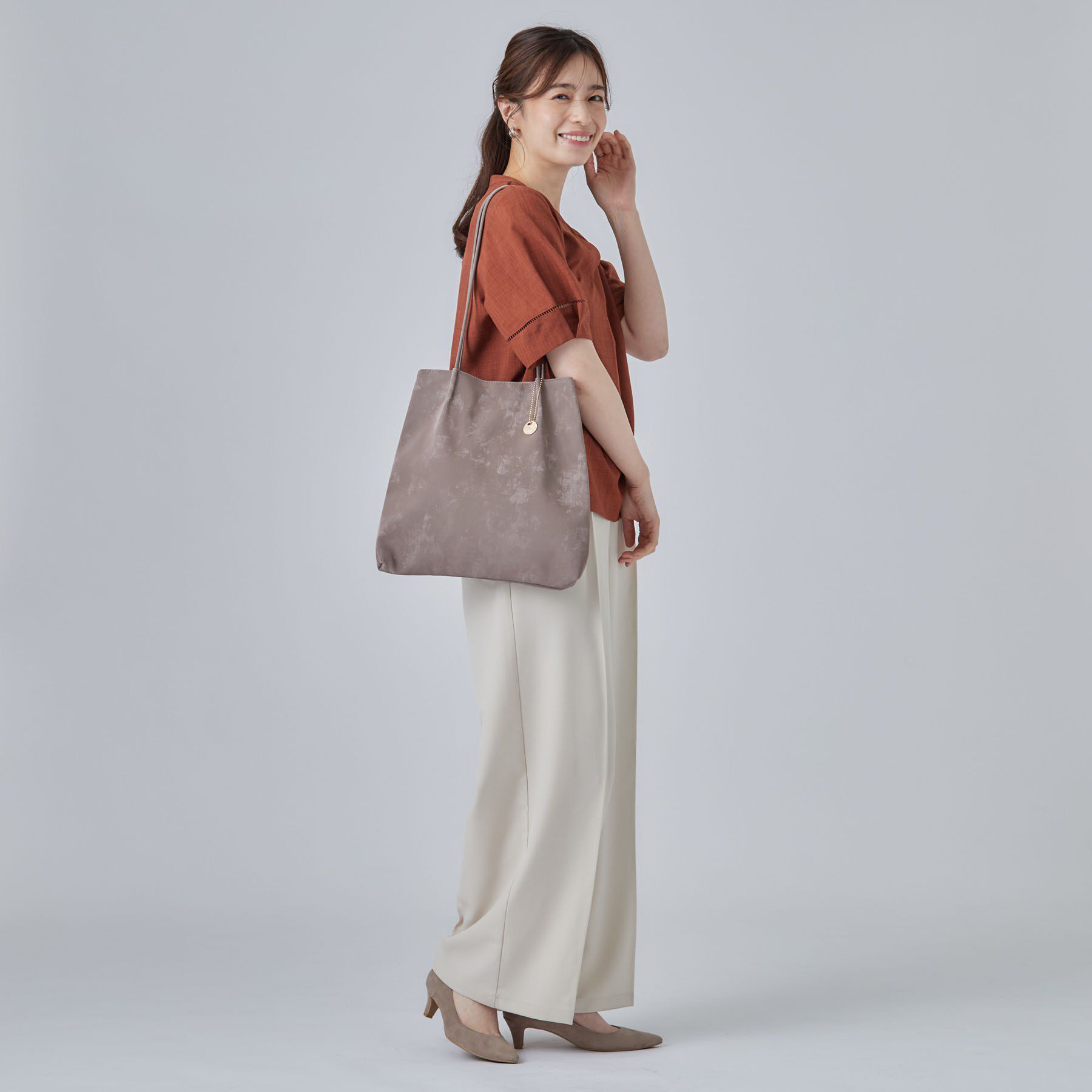 SHOO･LA･RUE「光沢生地つまみハンドルトートバッグ」|トートバッグ|
